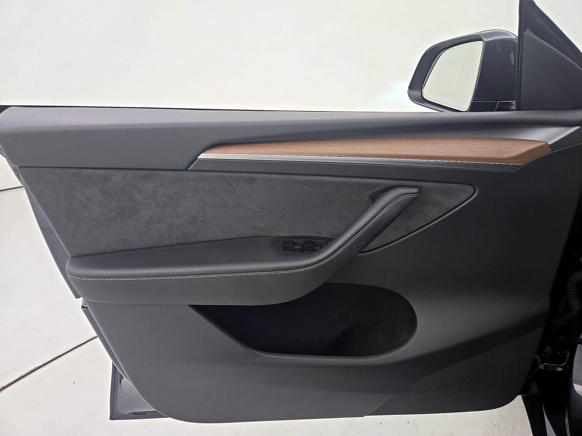 Thumbnail: 2025 Tesla Model Y - 12