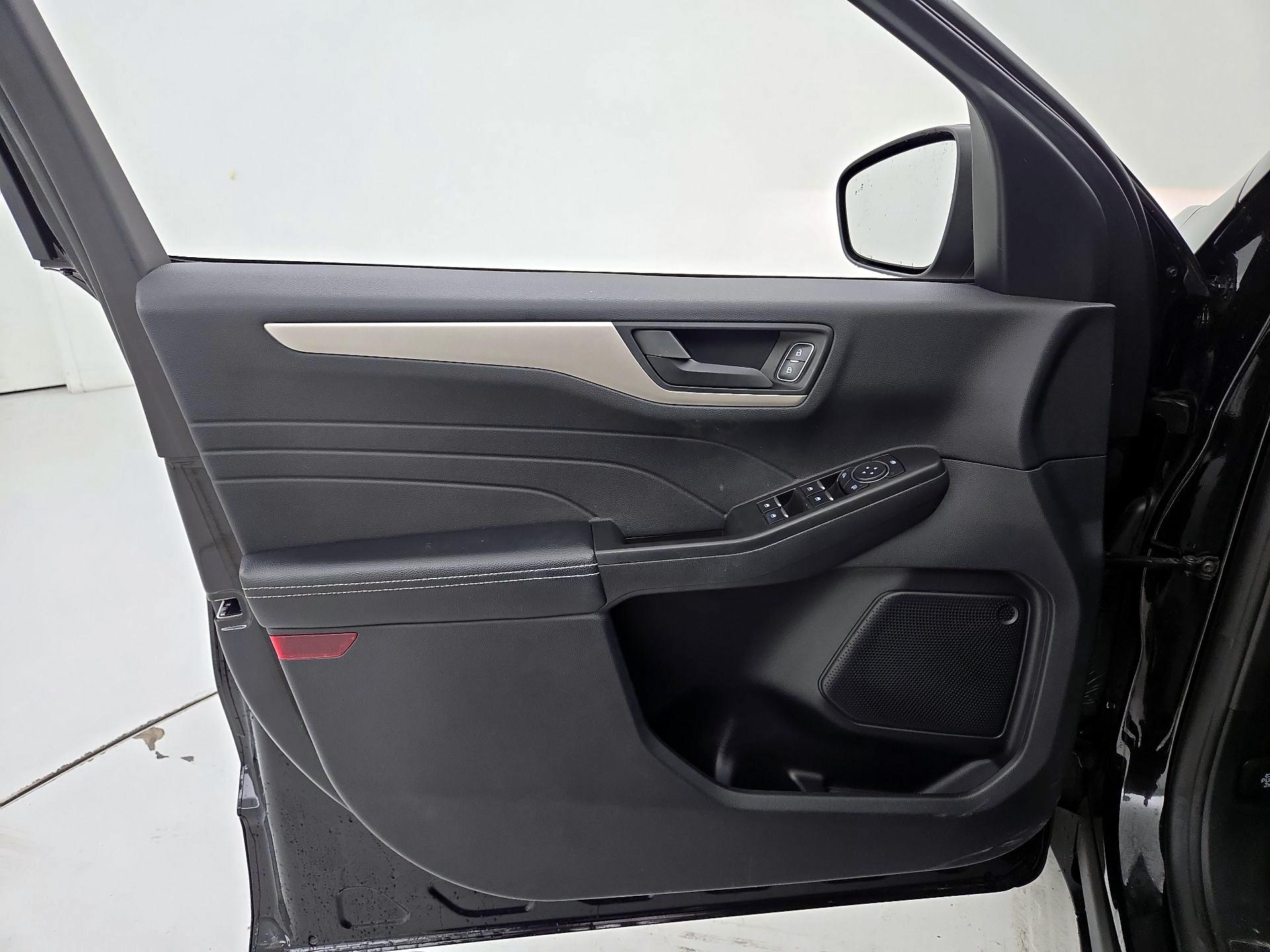 Thumbnail: 2022 Ford Escape - 12