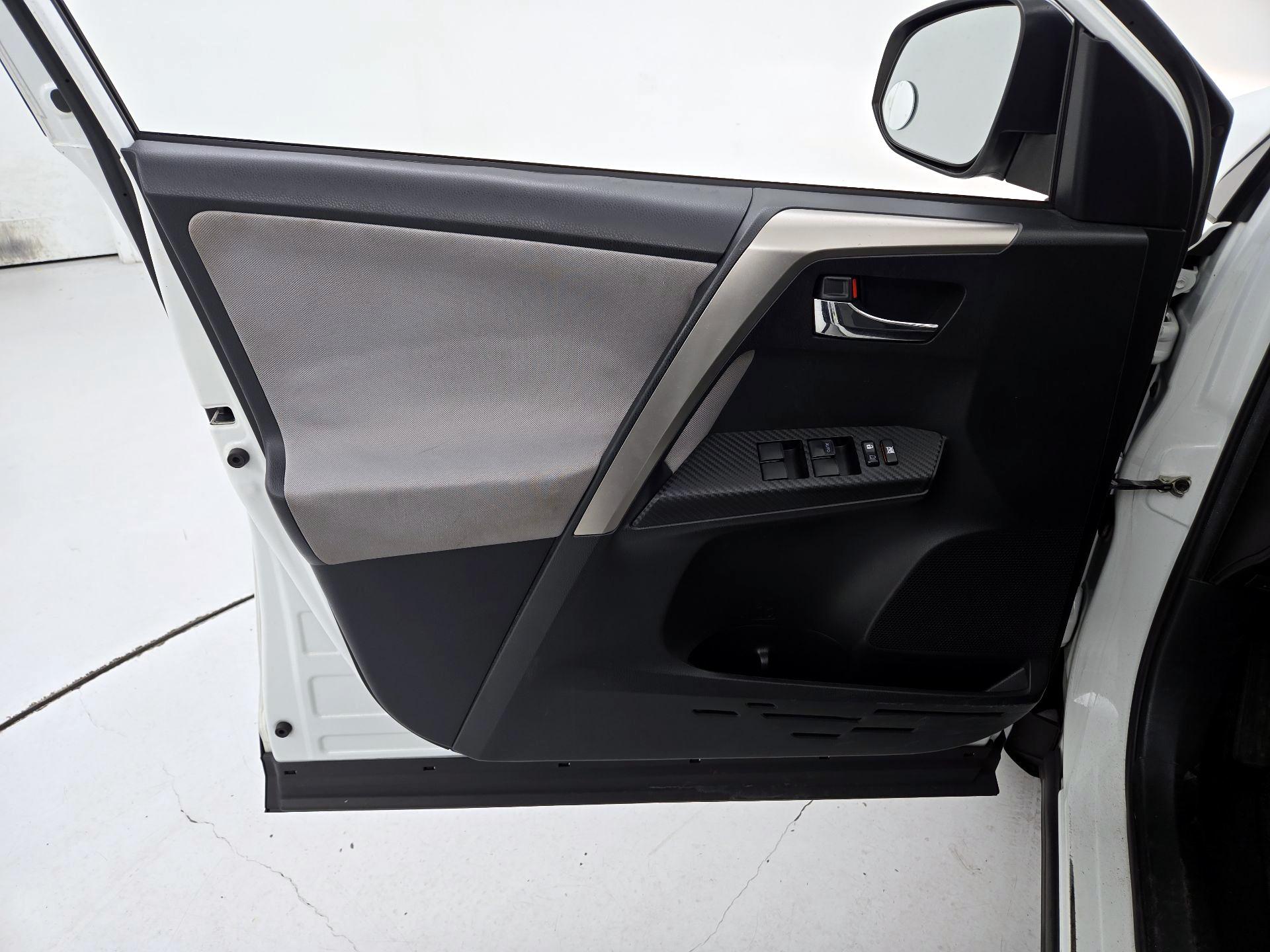 Thumbnail: 2014 Toyota RAV4 - 12