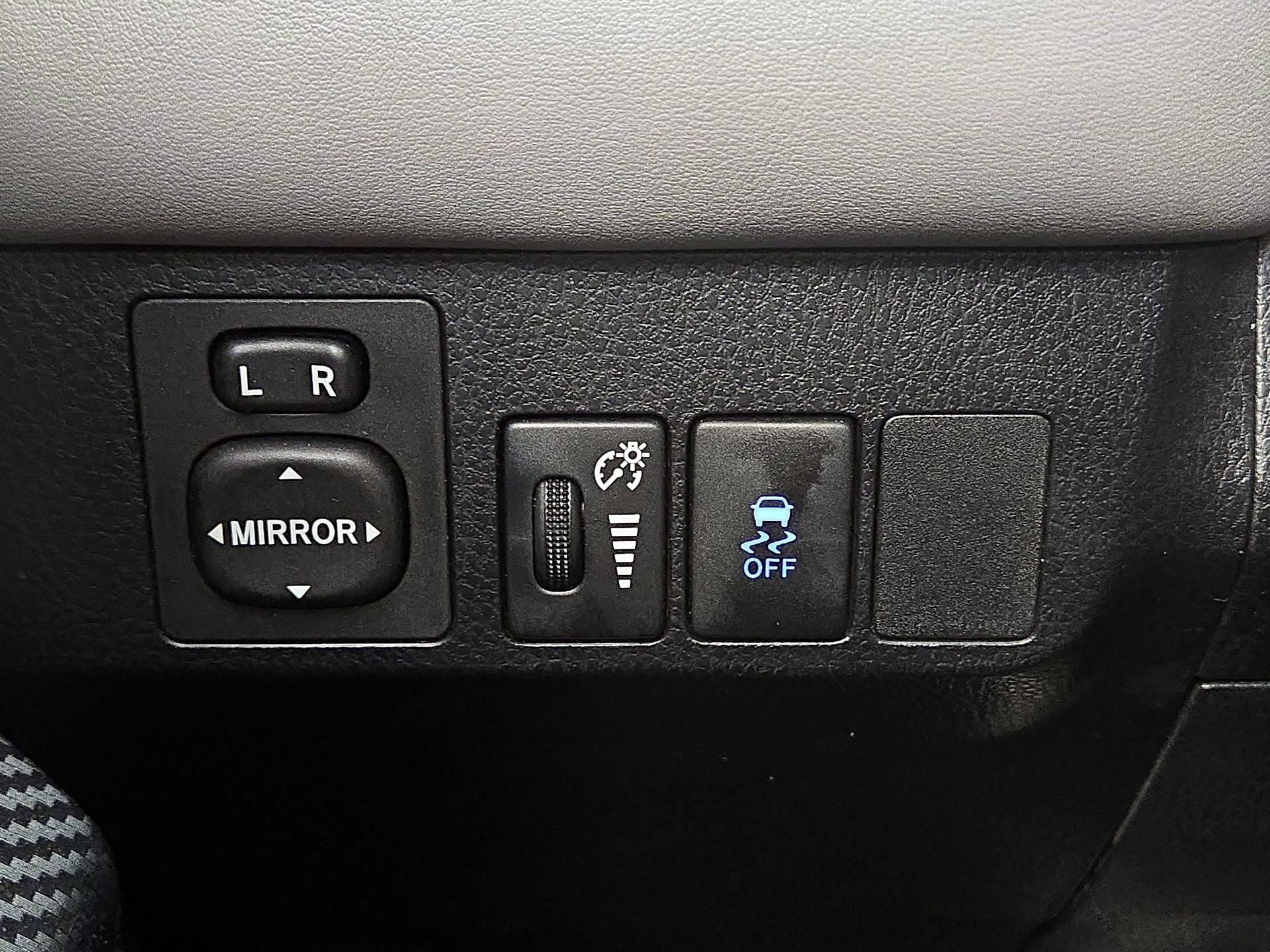 Thumbnail: 2014 Toyota RAV4 - 13