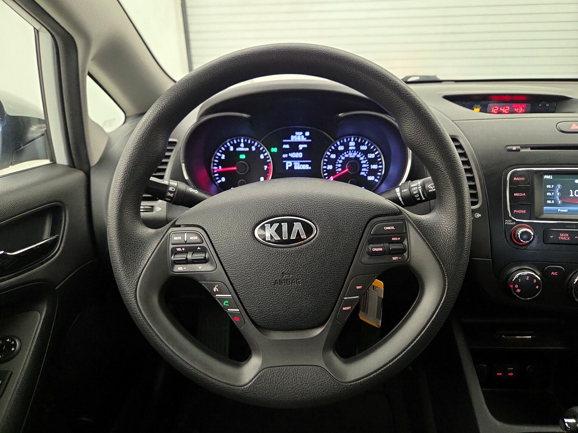 Thumbnail: 2016 Kia Forte - 10