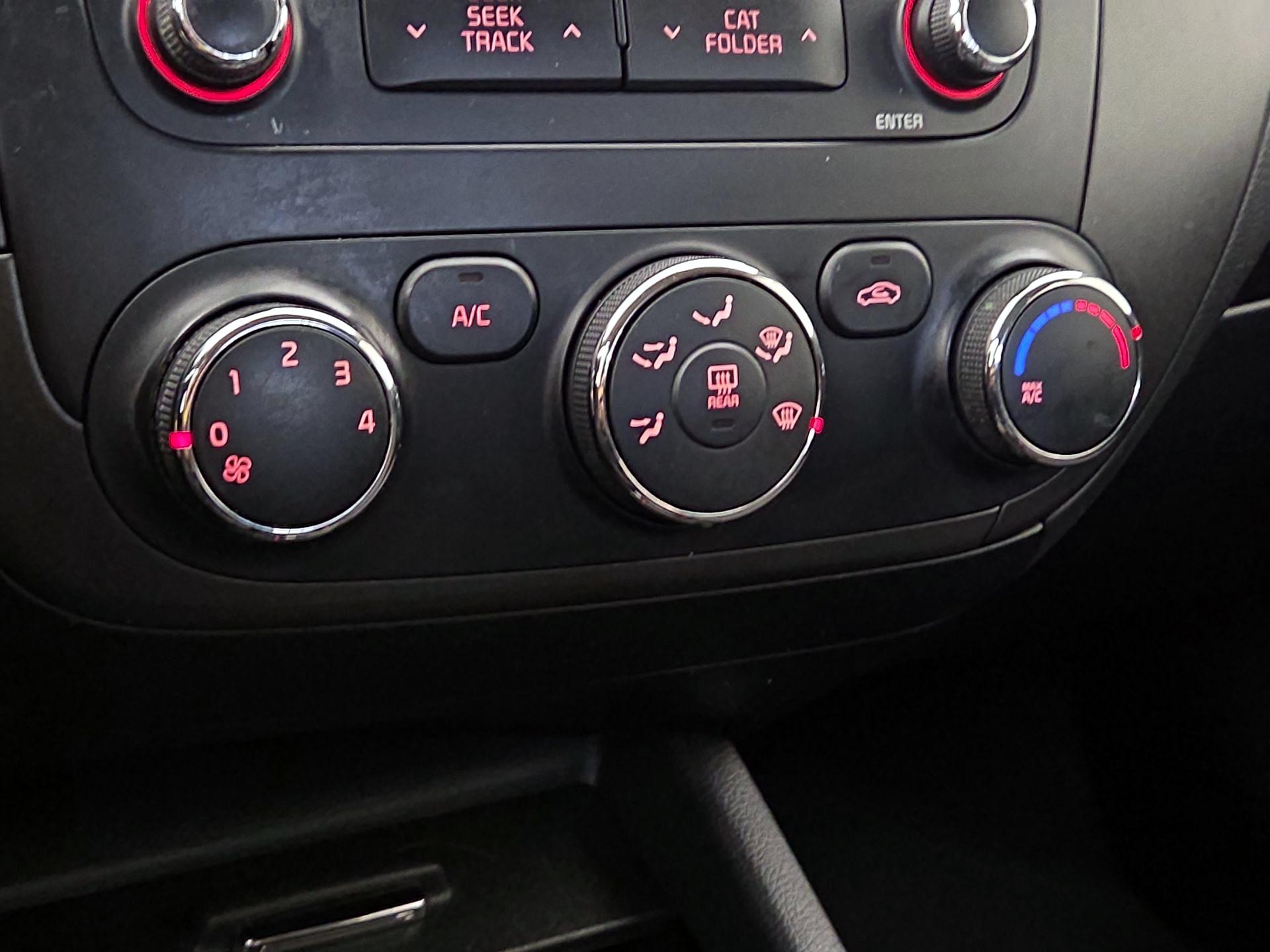 Thumbnail: 2016 Kia Forte - 16