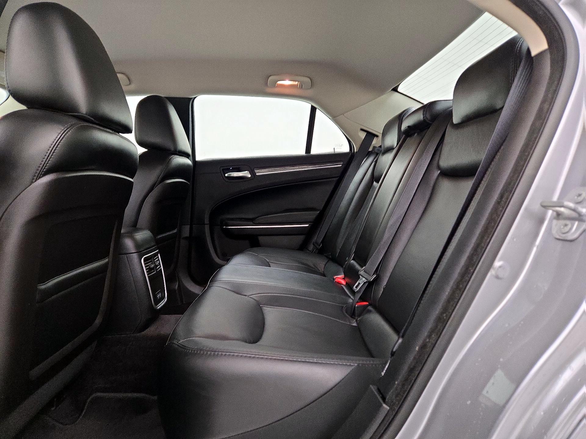 Thumbnail: 2016 Chrysler 300 - 18