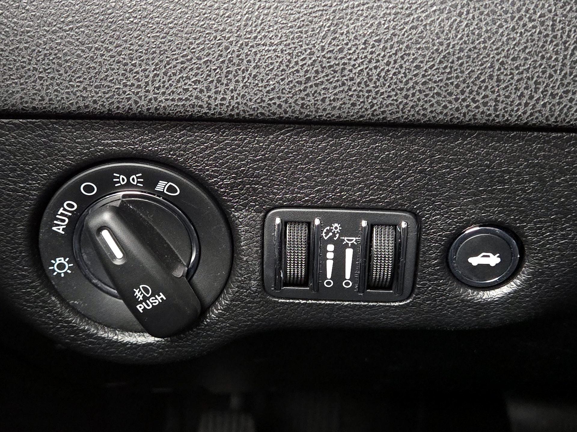 Thumbnail: 2019 Chrysler 300 - 13