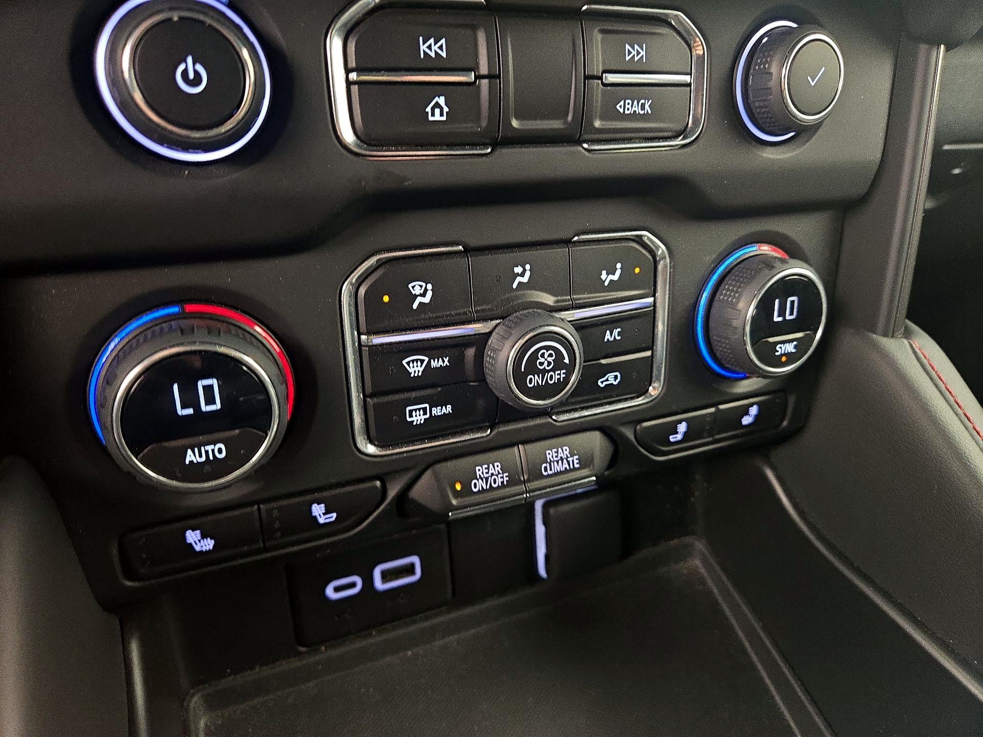 Thumbnail: 2023 Chevrolet Suburban - 17