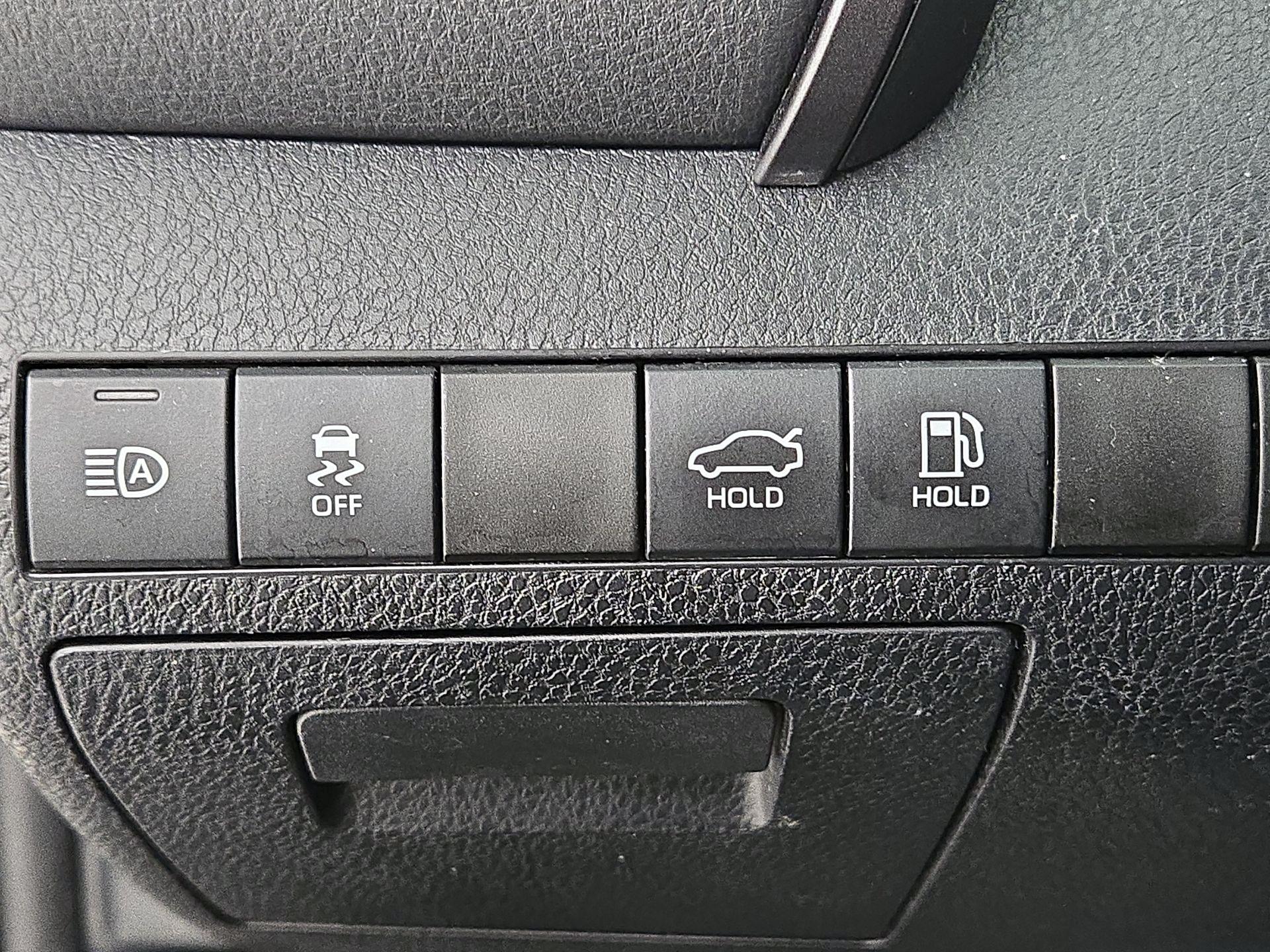 Thumbnail: 2019 Toyota Camry - 13
