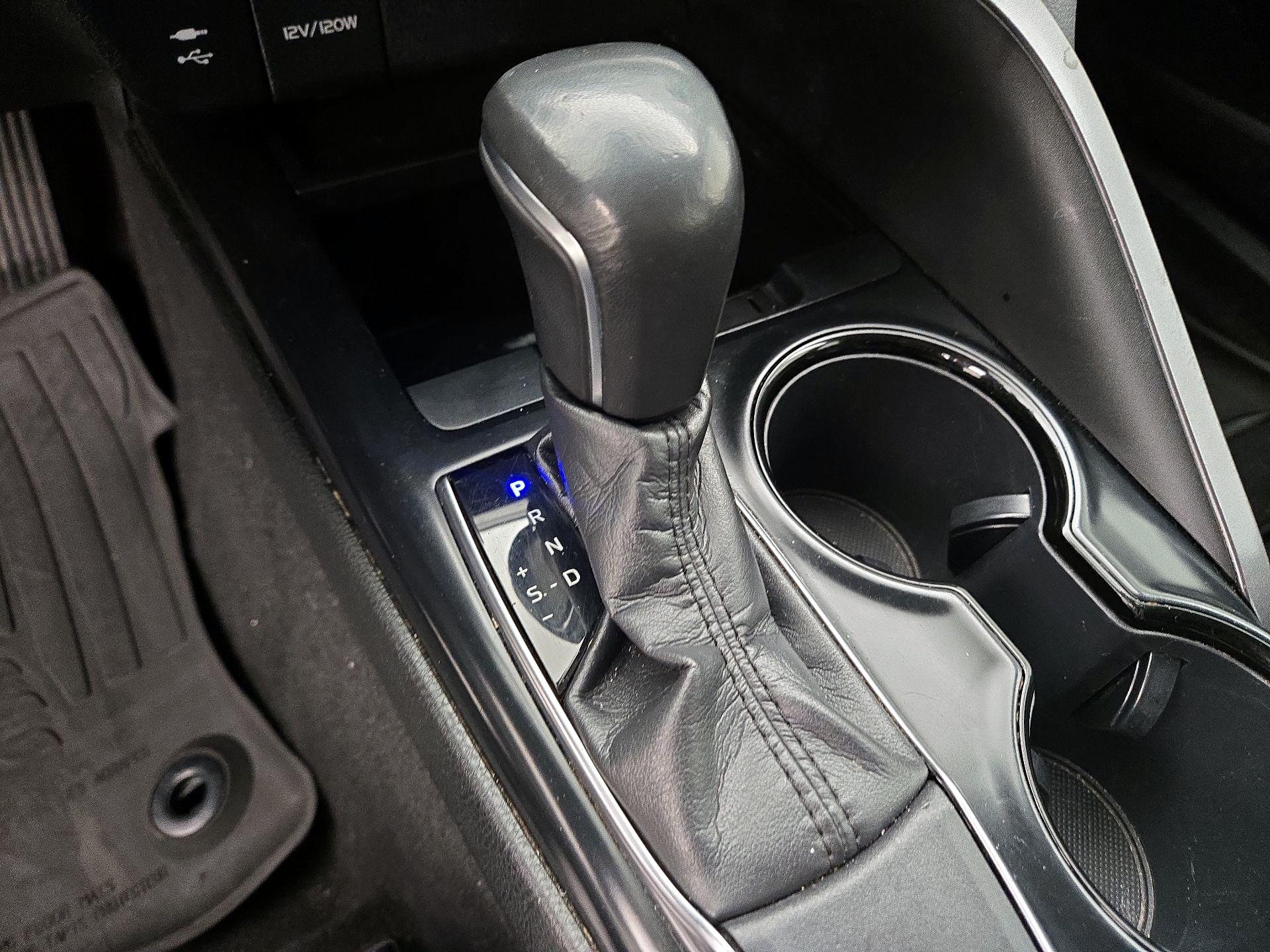 Thumbnail: 2019 Toyota Camry - 17