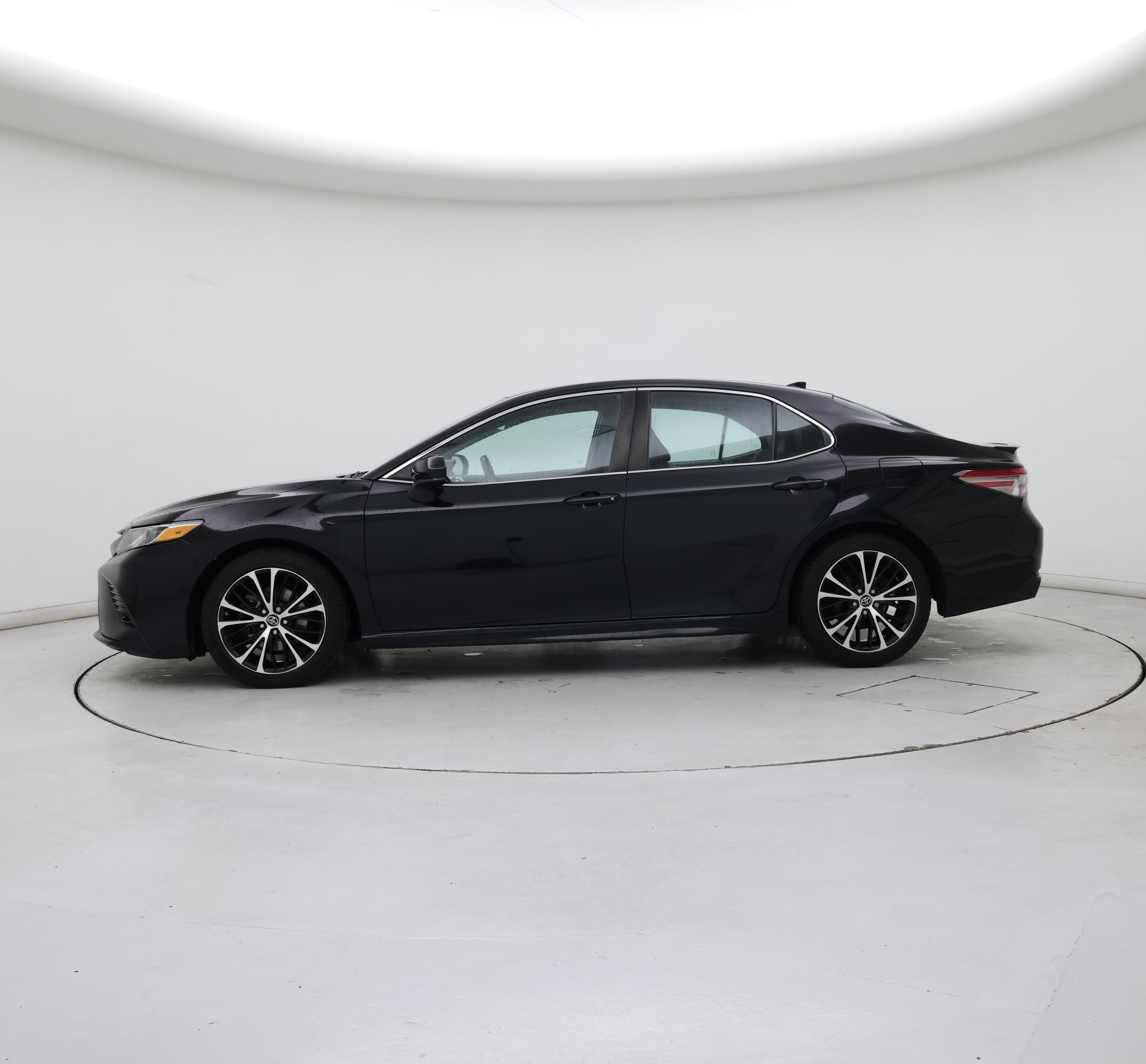 Thumbnail: 2019 Toyota Camry - 3