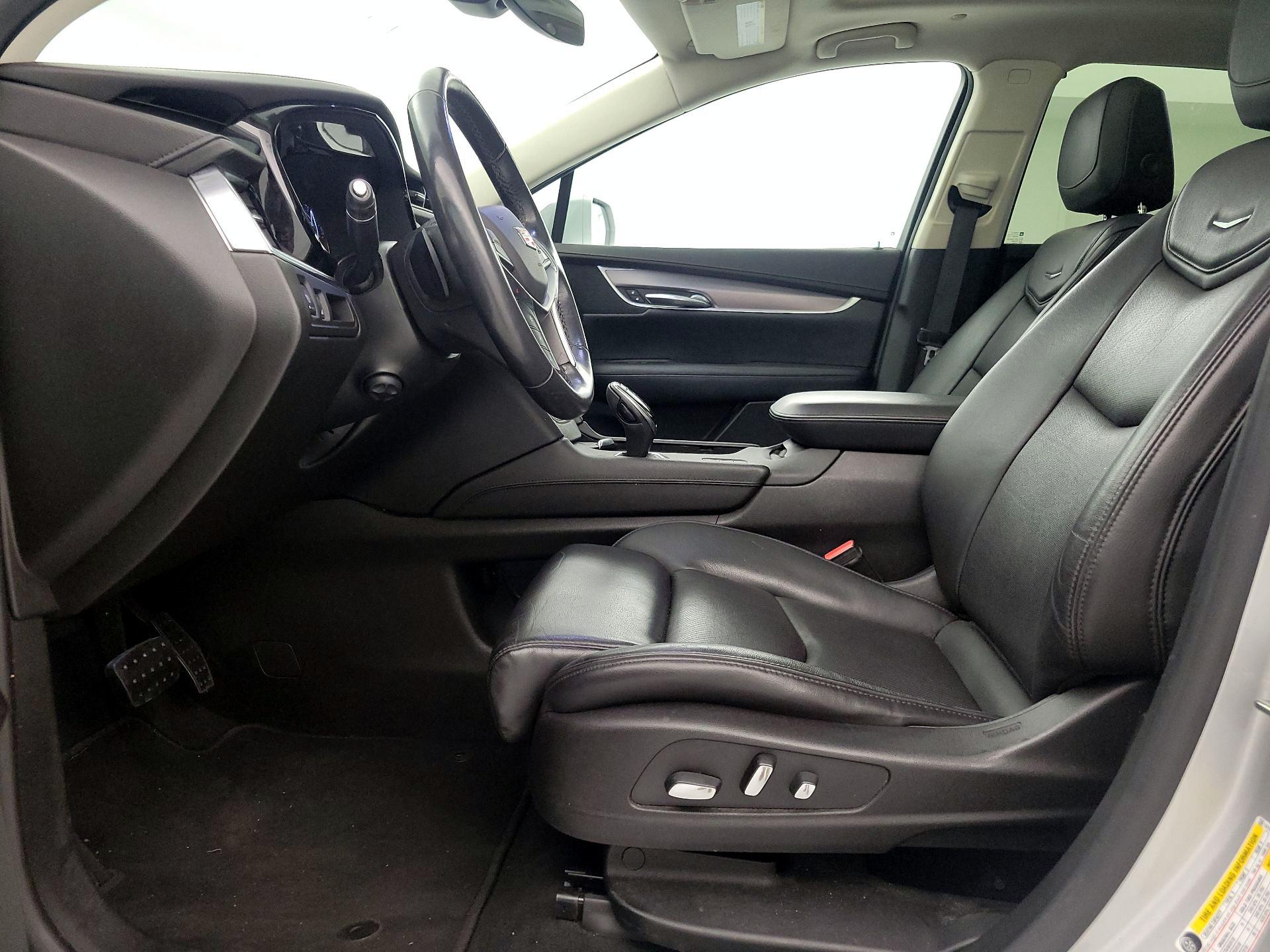 Thumbnail: 2017 Cadillac XT5 - 11