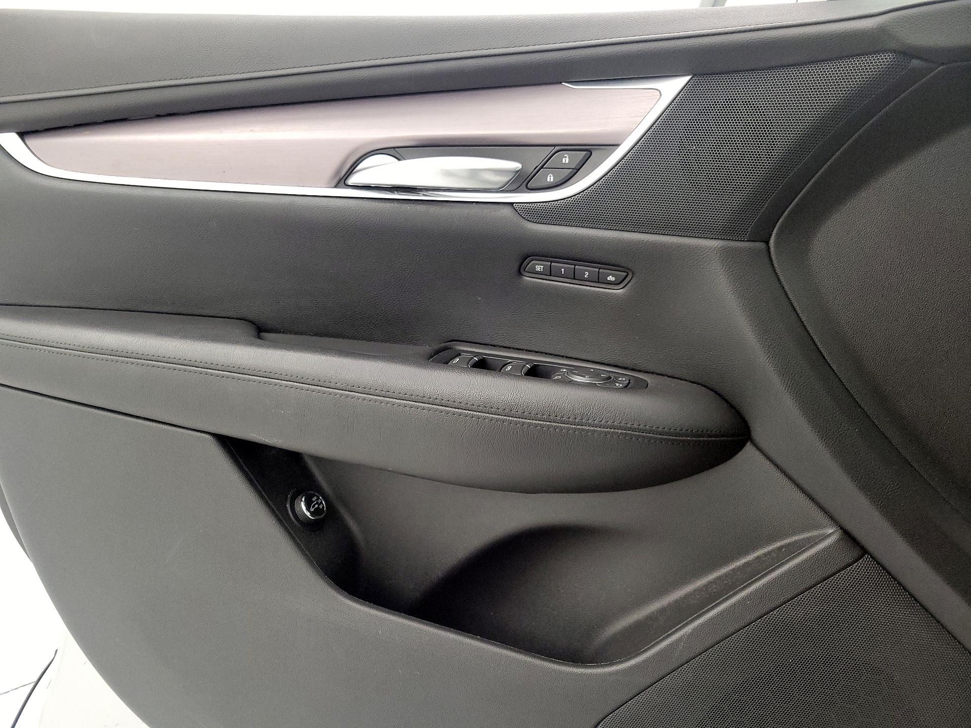 Thumbnail: 2017 Cadillac XT5 - 12