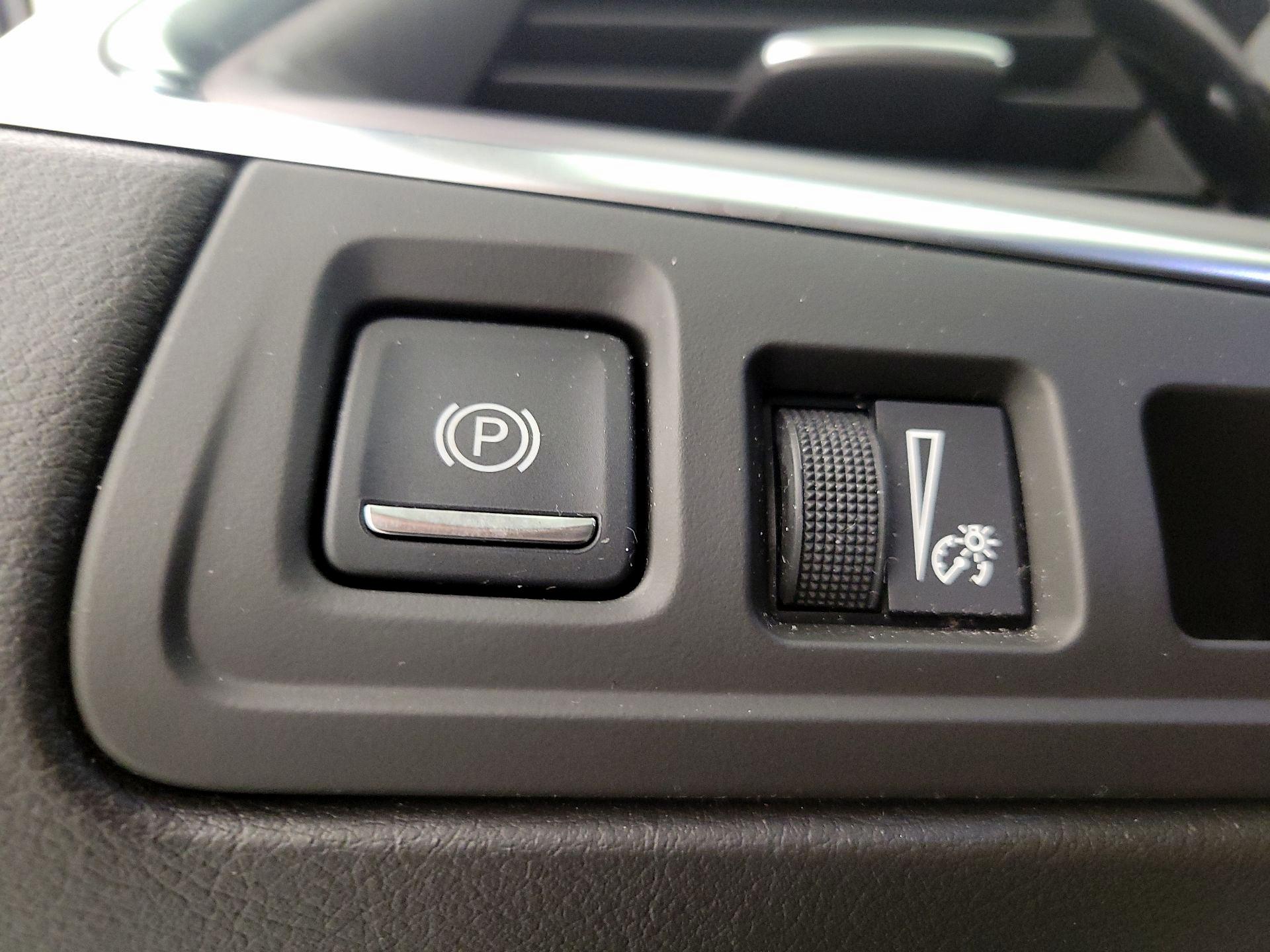 Thumbnail: 2017 Cadillac XT5 - 13