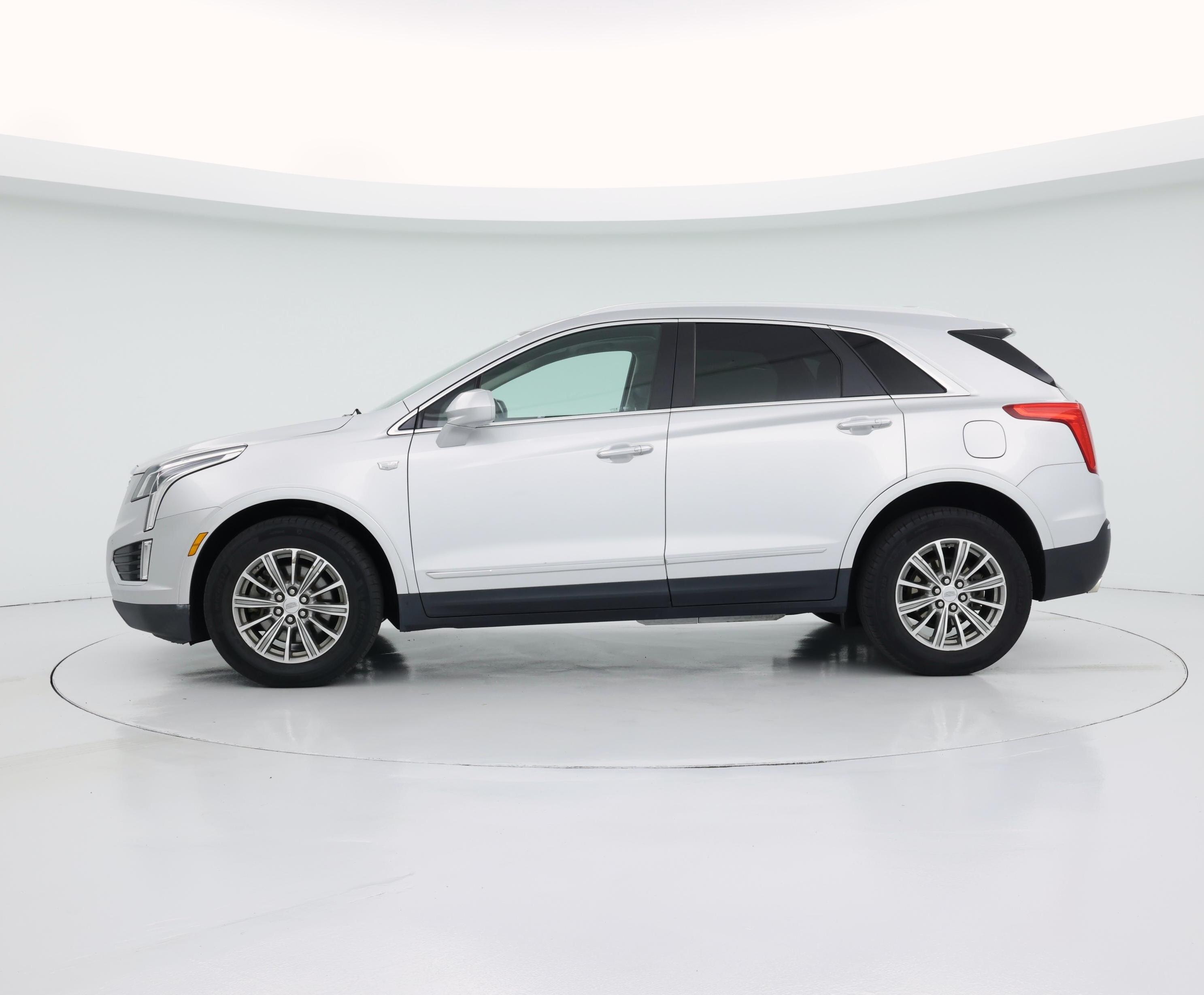 Thumbnail: 2017 Cadillac XT5 - 3