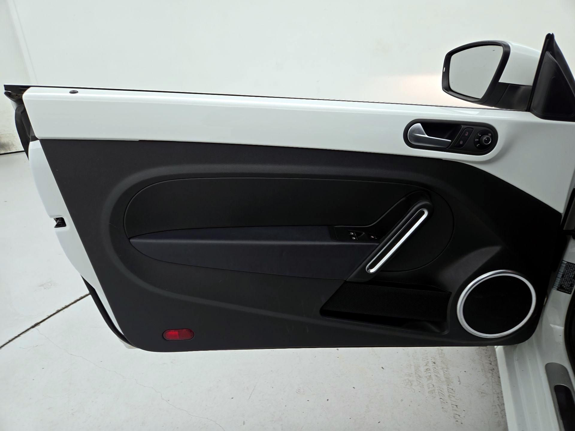 Thumbnail: 2016 Volkswagen Beetle - 12