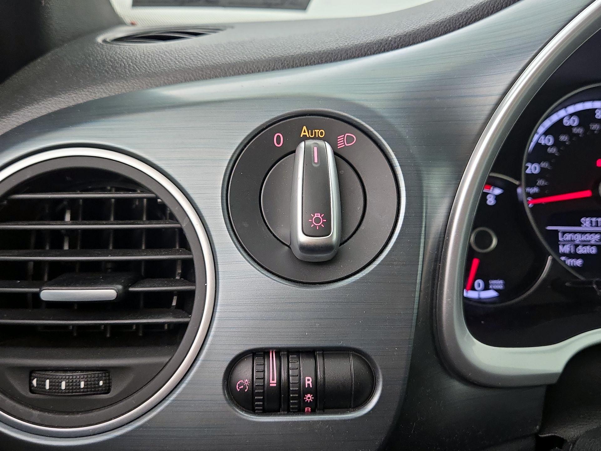 Thumbnail: 2016 Volkswagen Beetle - 13