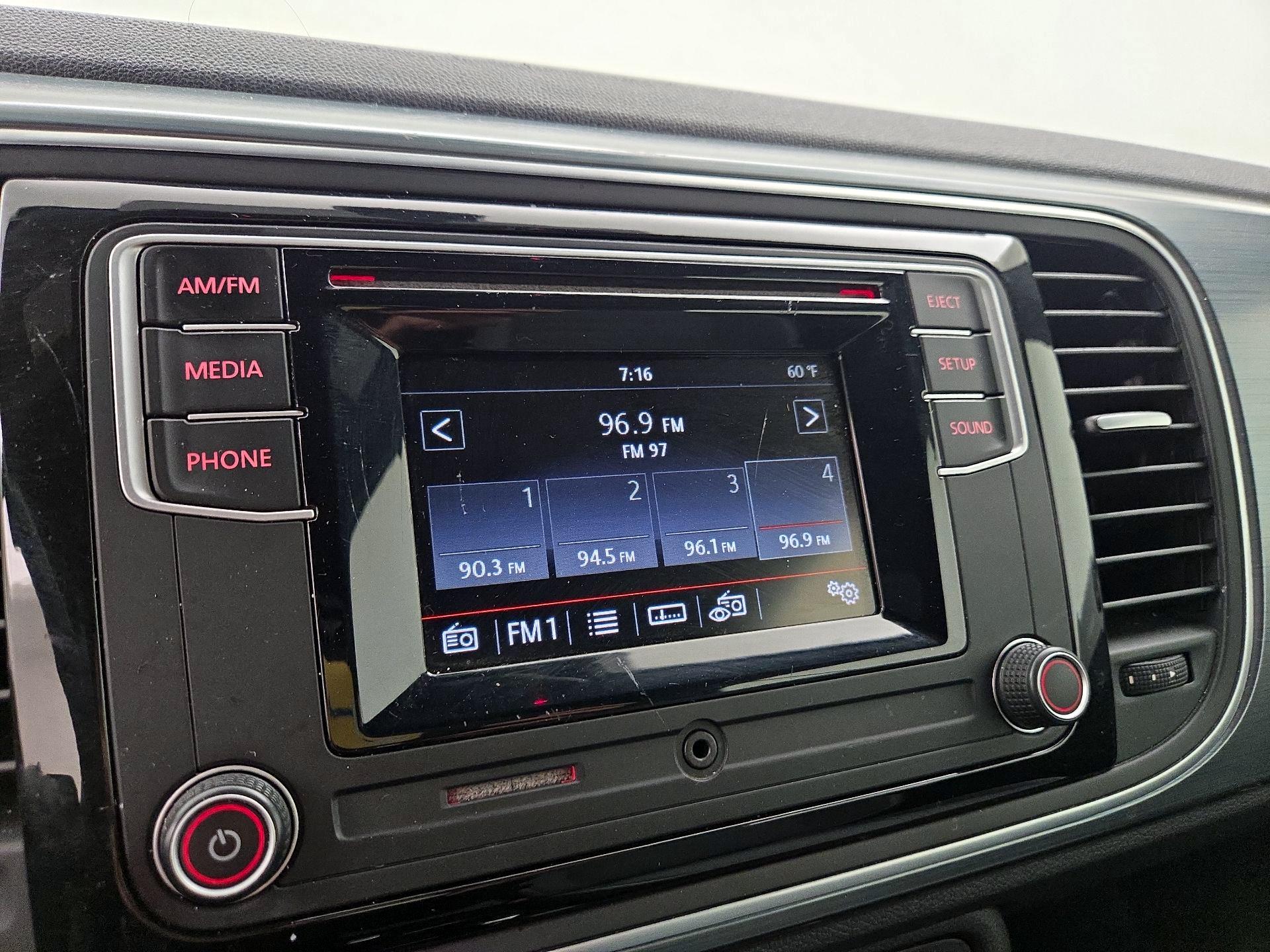 Thumbnail: 2016 Volkswagen Beetle - 14