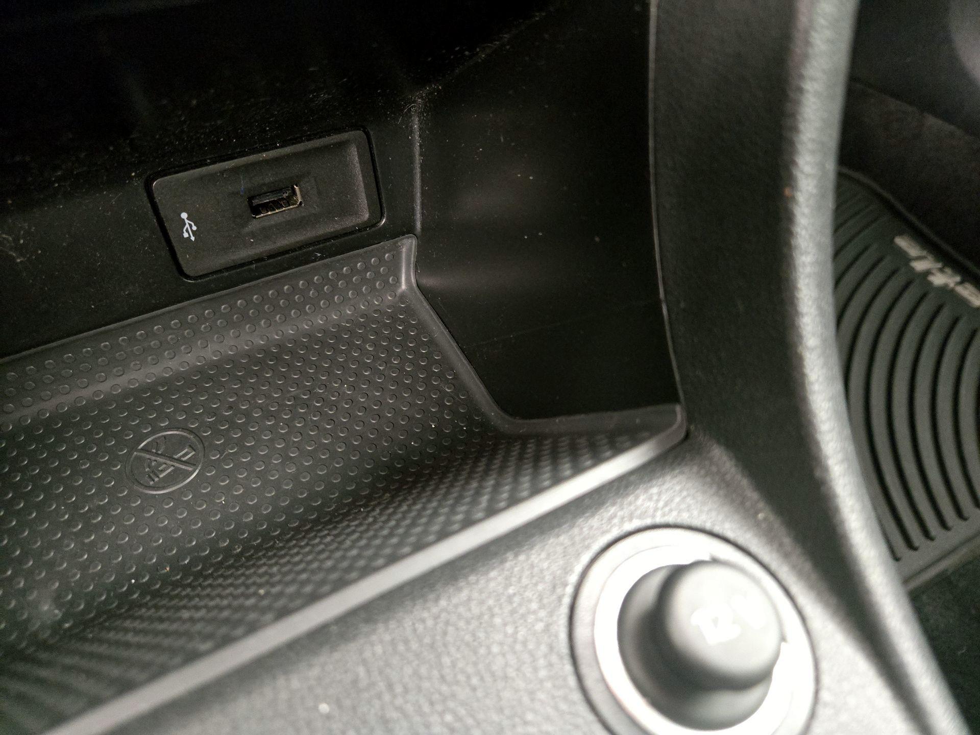 Thumbnail: 2016 Volkswagen Beetle - 17