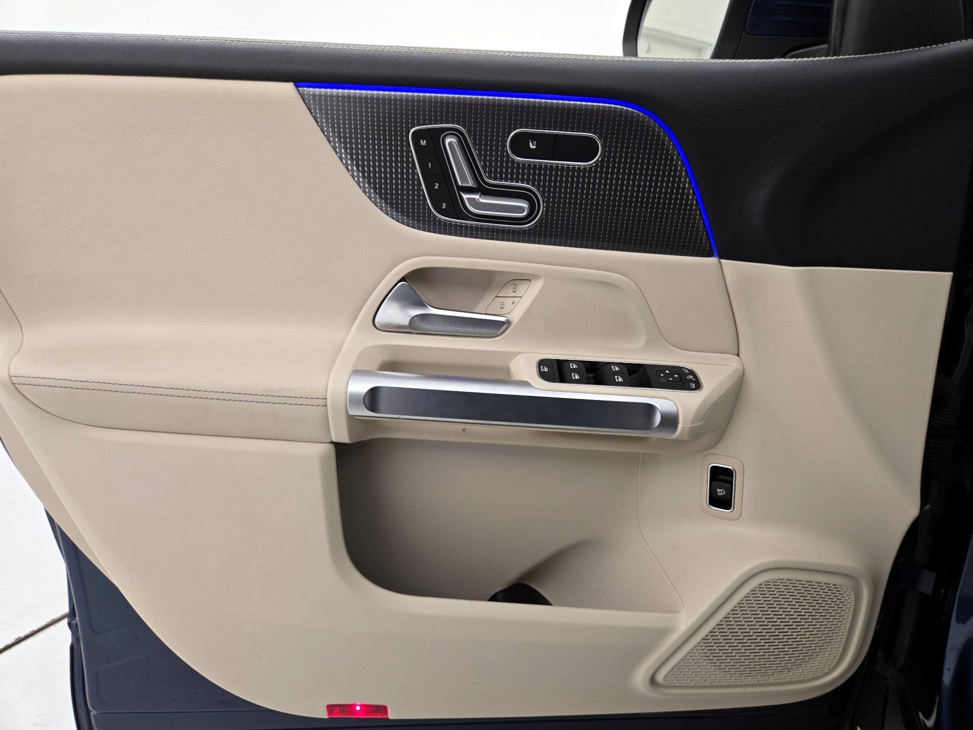 Thumbnail: 2021 Mercedes-Benz GLB - 12