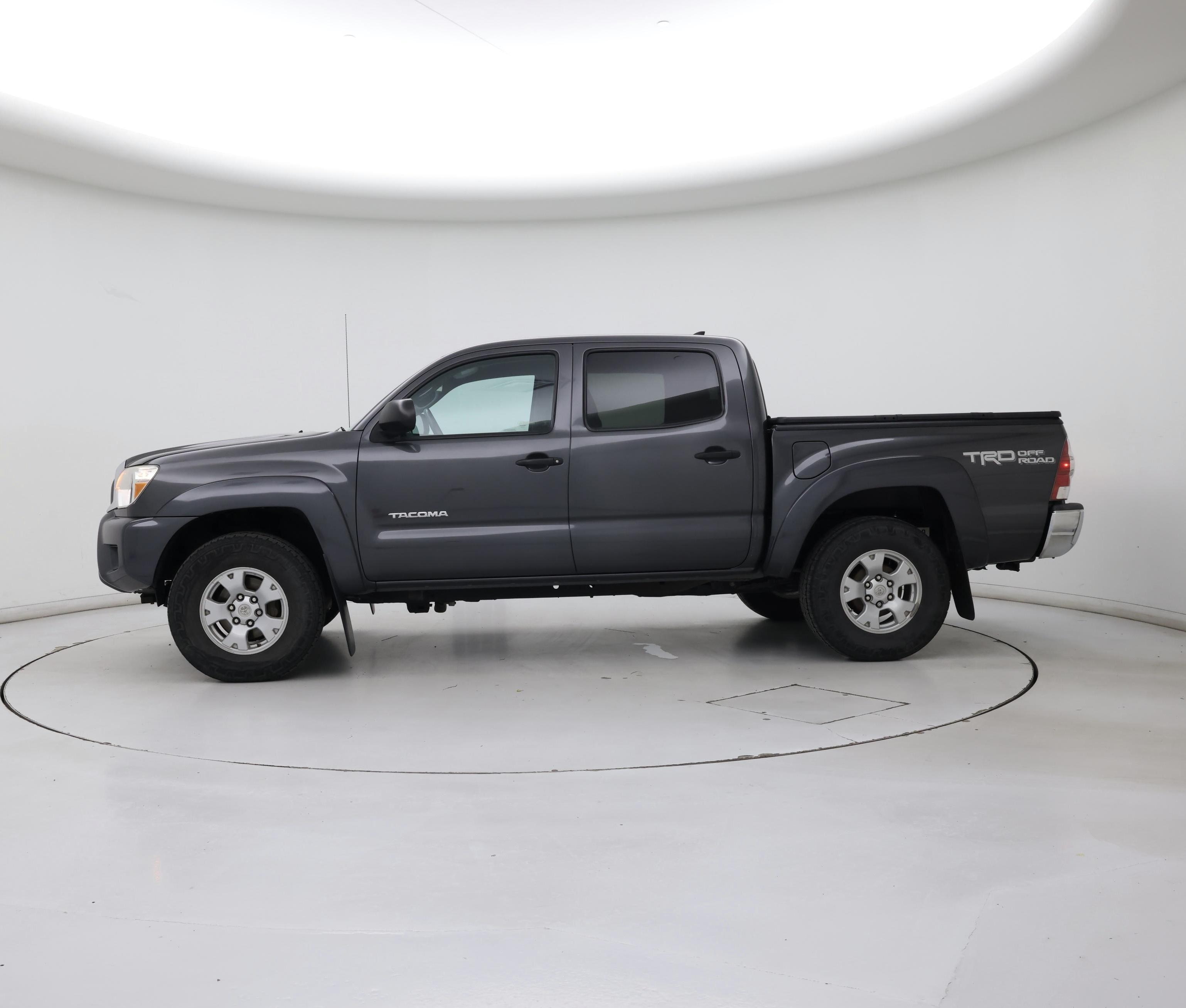 Thumbnail: 2015 Toyota Tacoma - 3