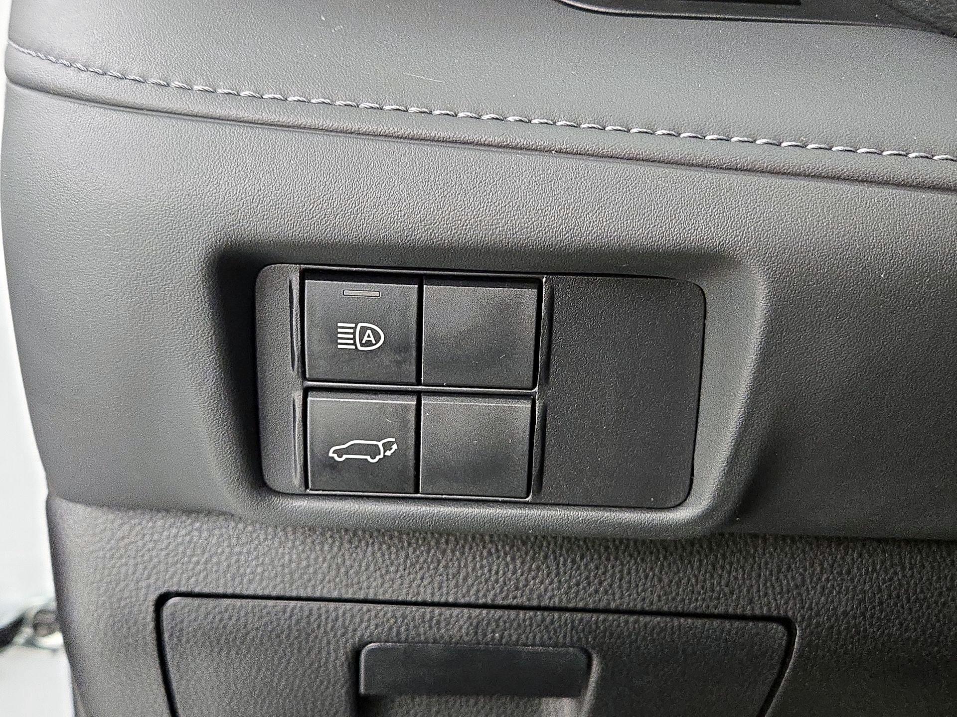 Thumbnail: 2022 Toyota Highlander - 13