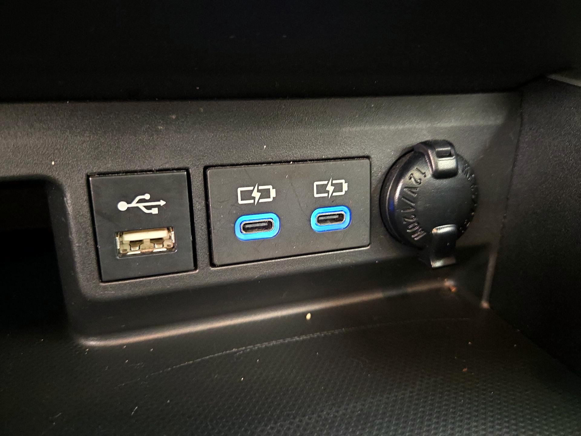 Thumbnail: 2022 Toyota Highlander - 18