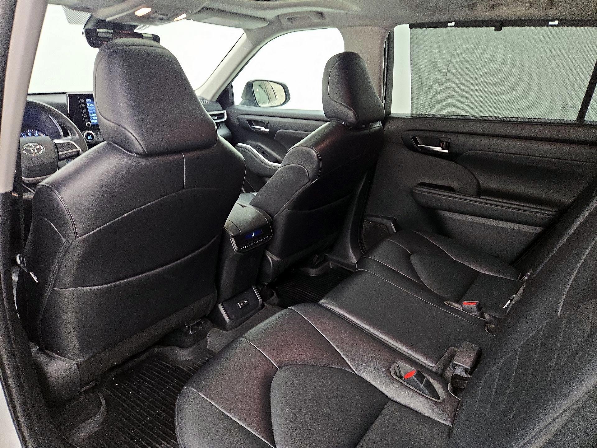 Thumbnail: 2022 Toyota Highlander - 20