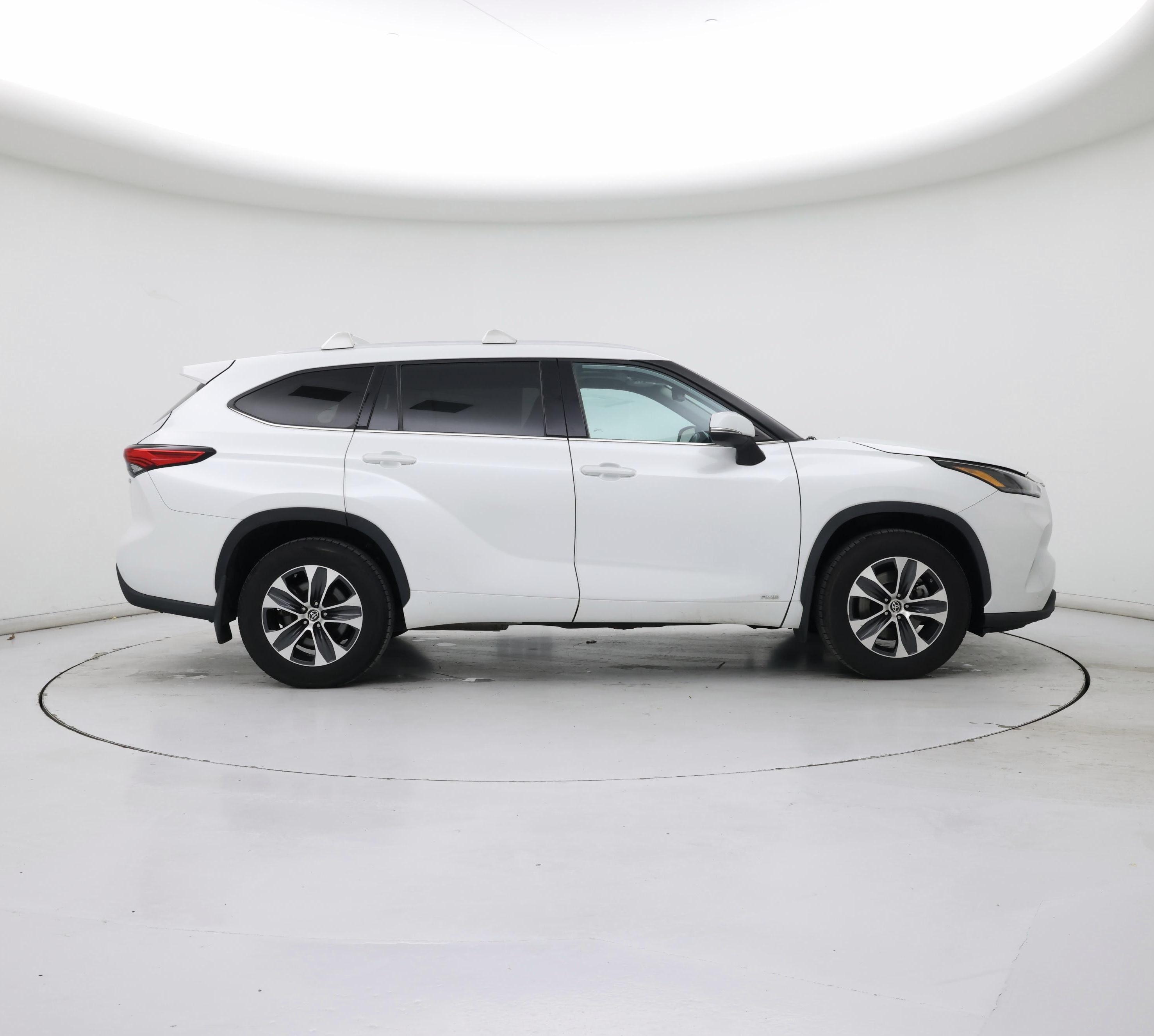 Thumbnail: 2022 Toyota Highlander - 7