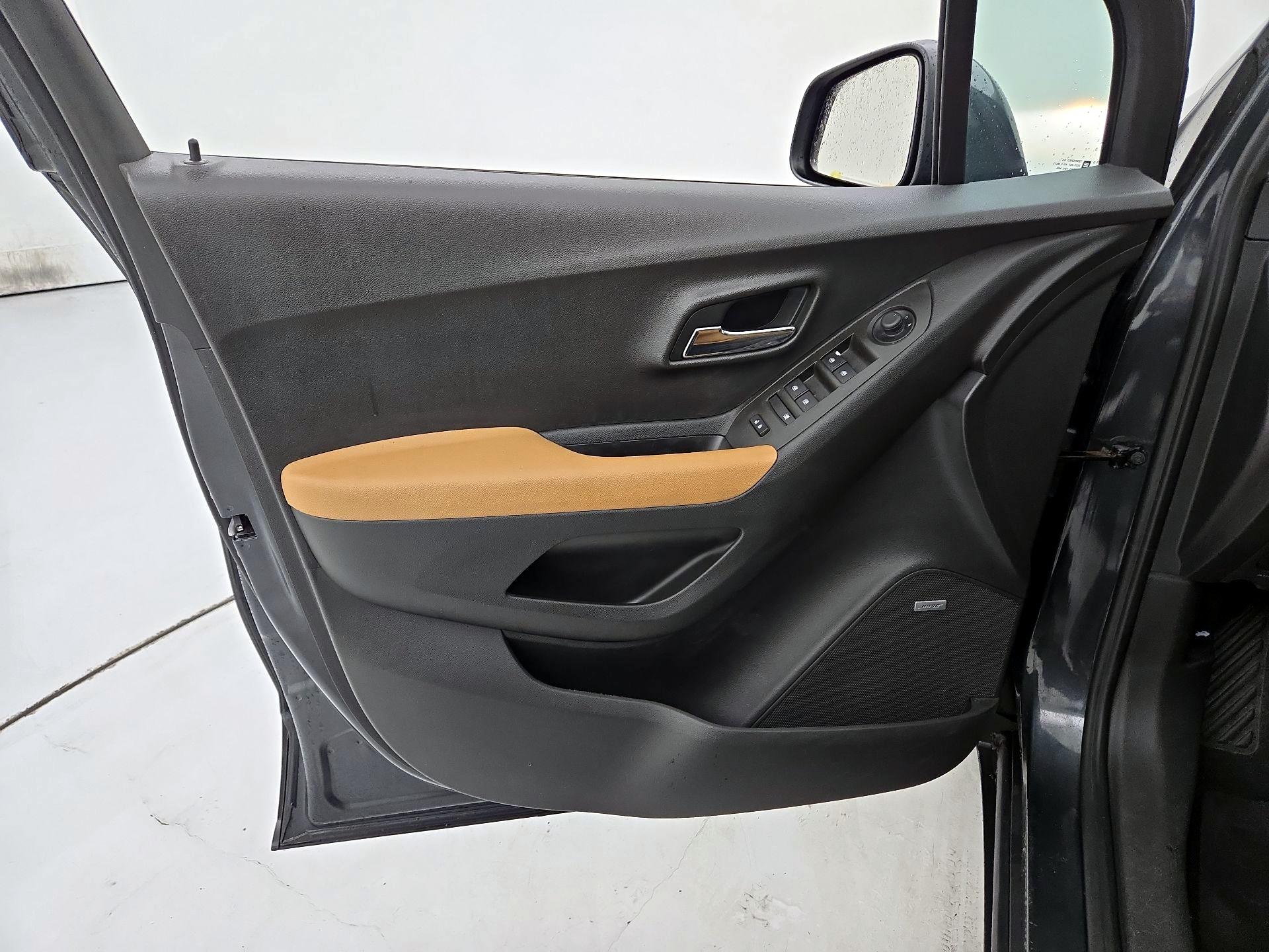 Thumbnail: 2018 Chevrolet Trax - 12