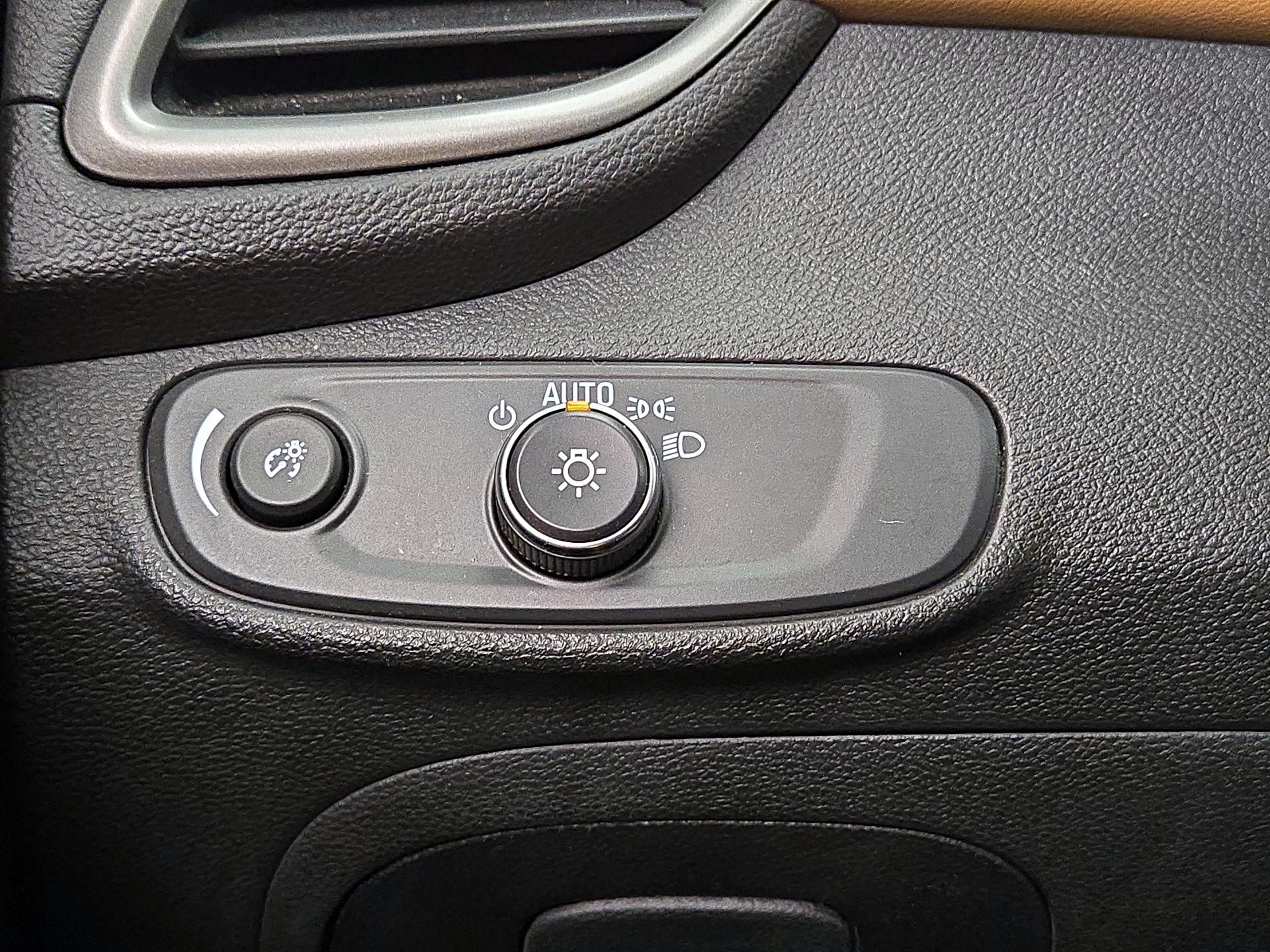 Thumbnail: 2018 Chevrolet Trax - 13