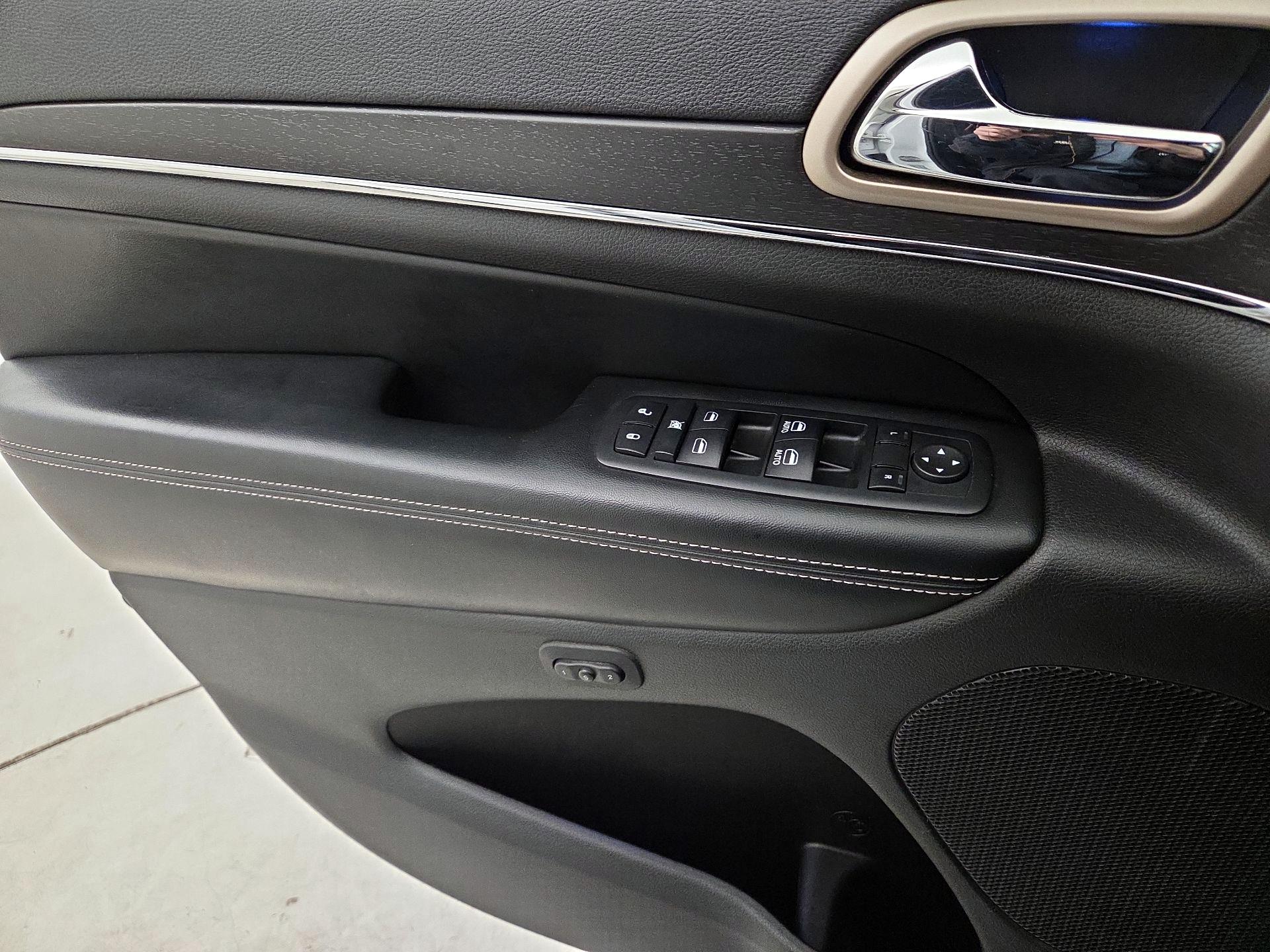 Thumbnail: 2016 Jeep Grand Cherokee - 12