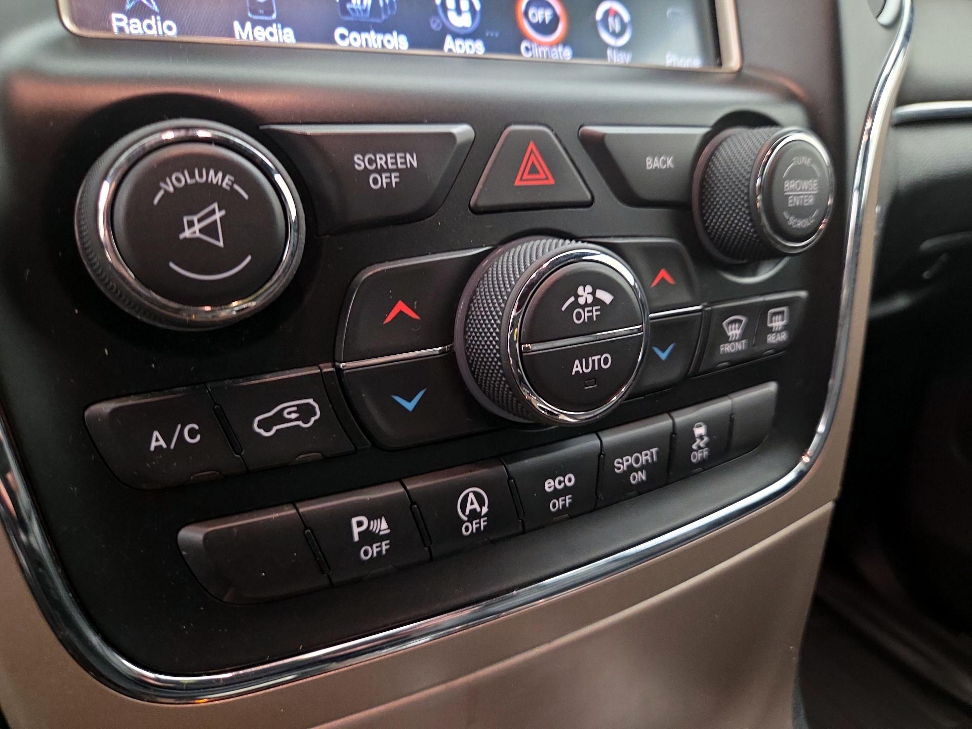 Thumbnail: 2016 Jeep Grand Cherokee - 14