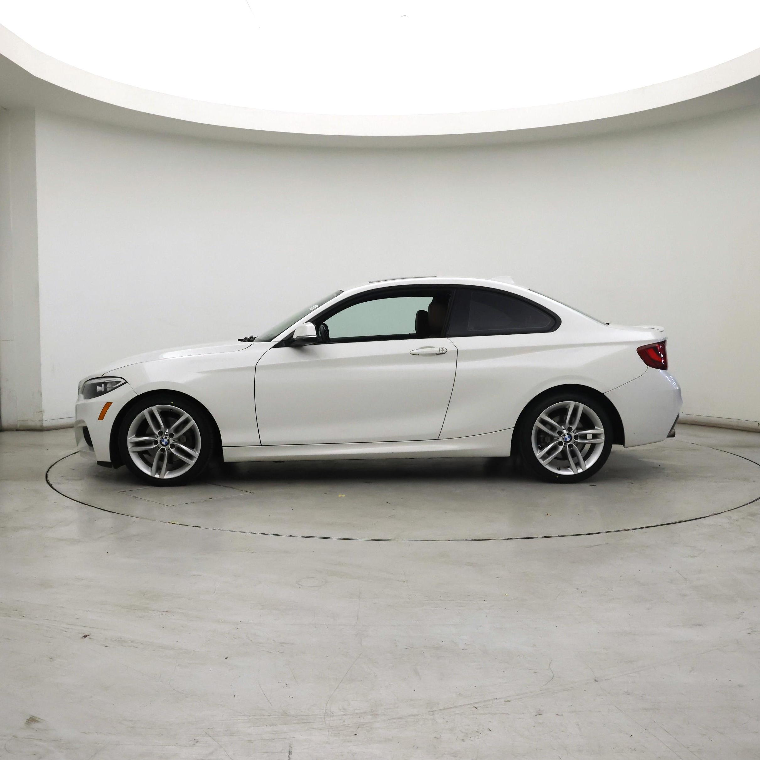 Thumbnail: 2016 BMW 2 Series - 3
