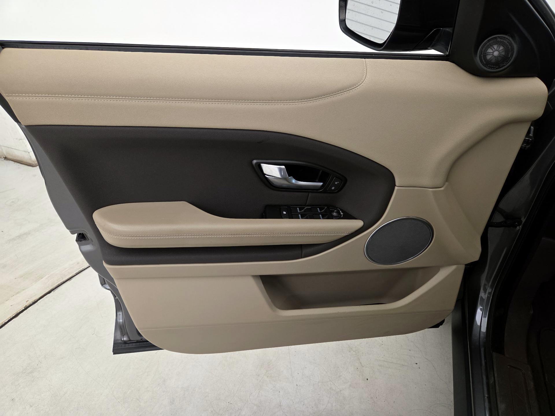 Thumbnail: 2017 Land Rover Range Rover Evoque - 12