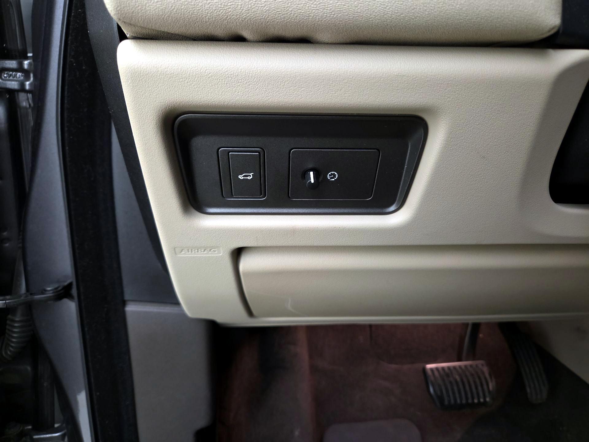 Thumbnail: 2017 Land Rover Range Rover Evoque - 13