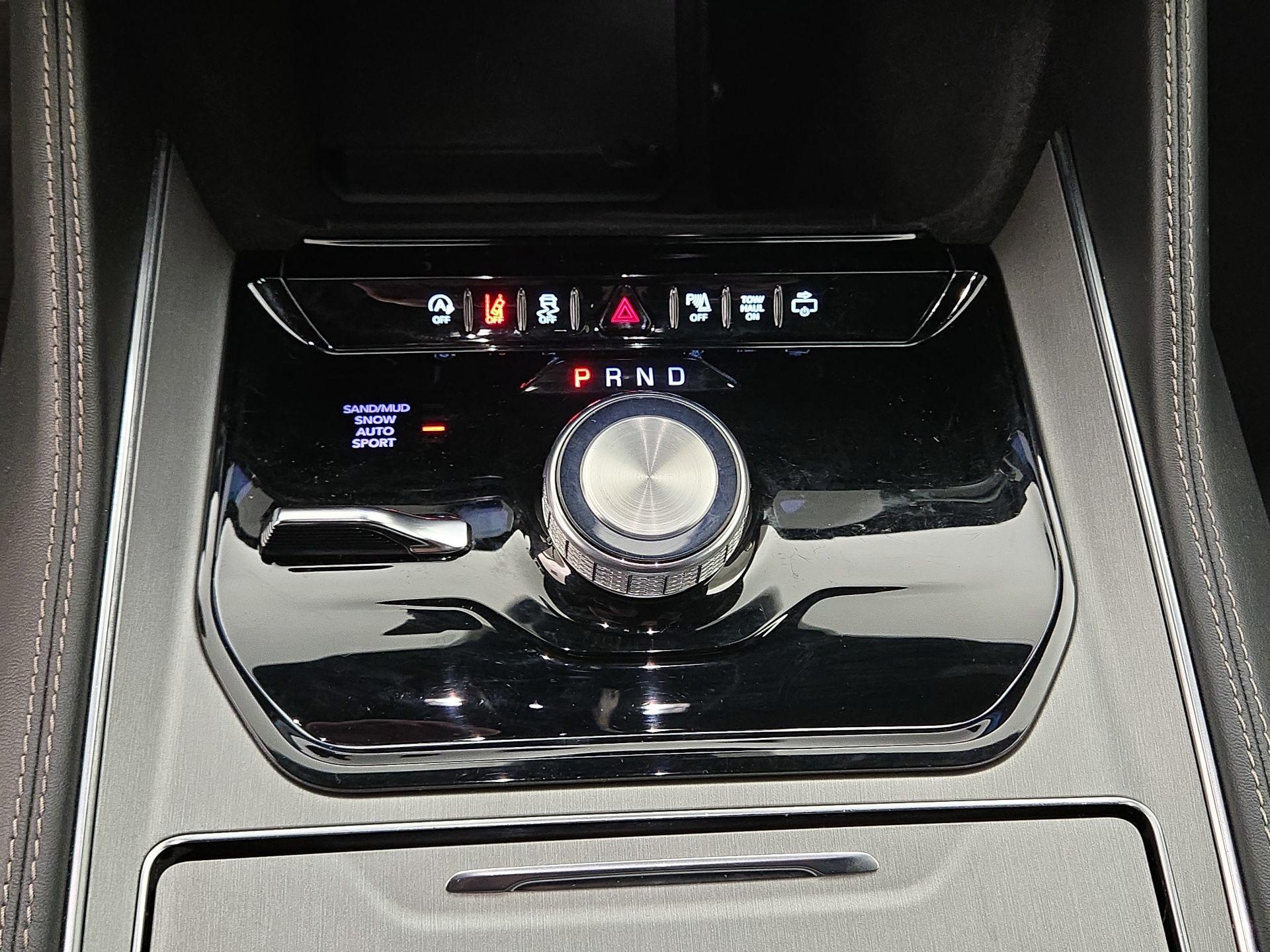 Thumbnail: 2024 Jeep Wagoneer - 17