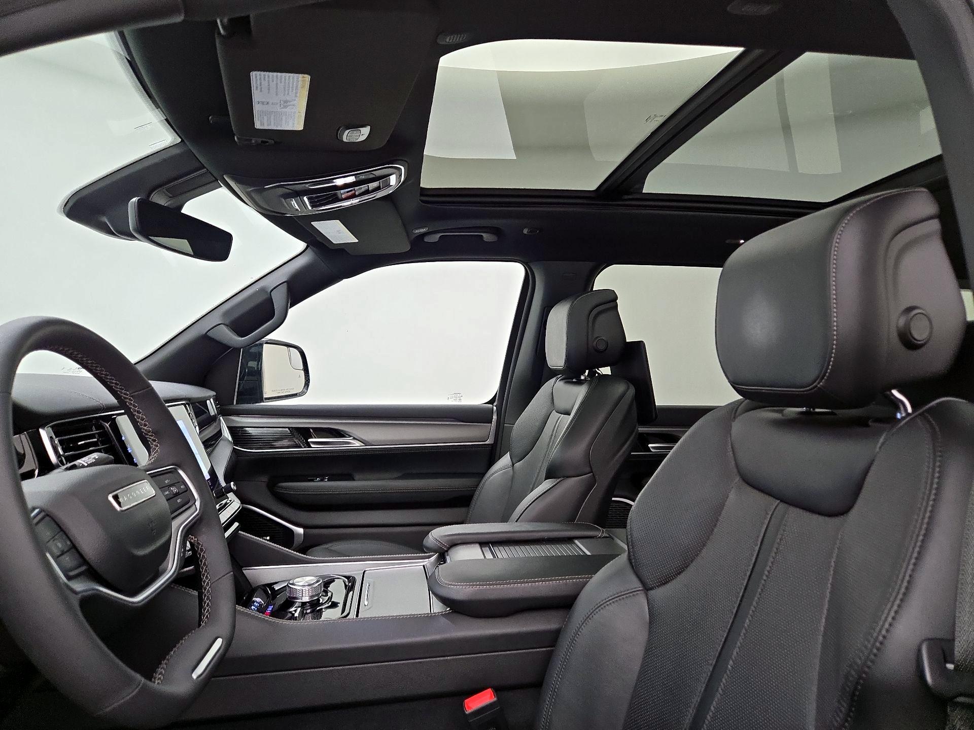 Thumbnail: 2024 Jeep Wagoneer - 19