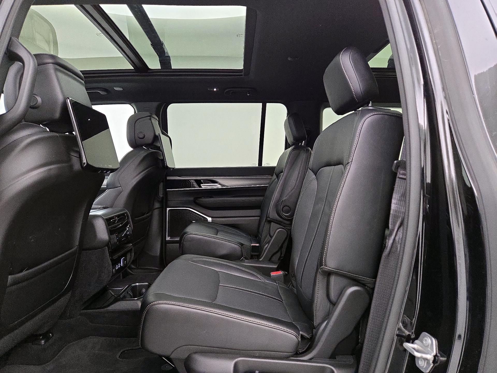 Thumbnail: 2024 Jeep Wagoneer - 20