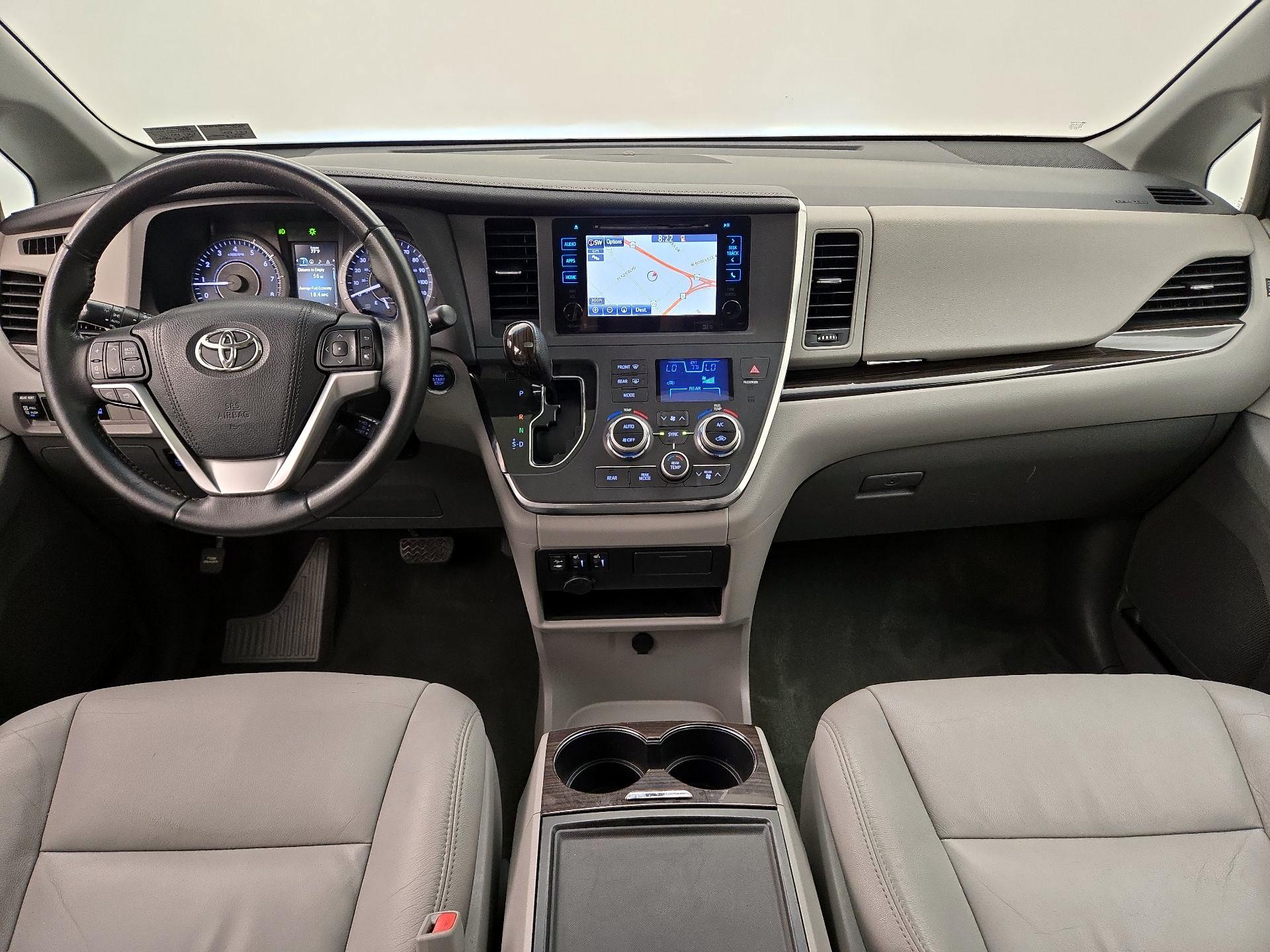 Thumbnail: 2015 Toyota Sienna - 9