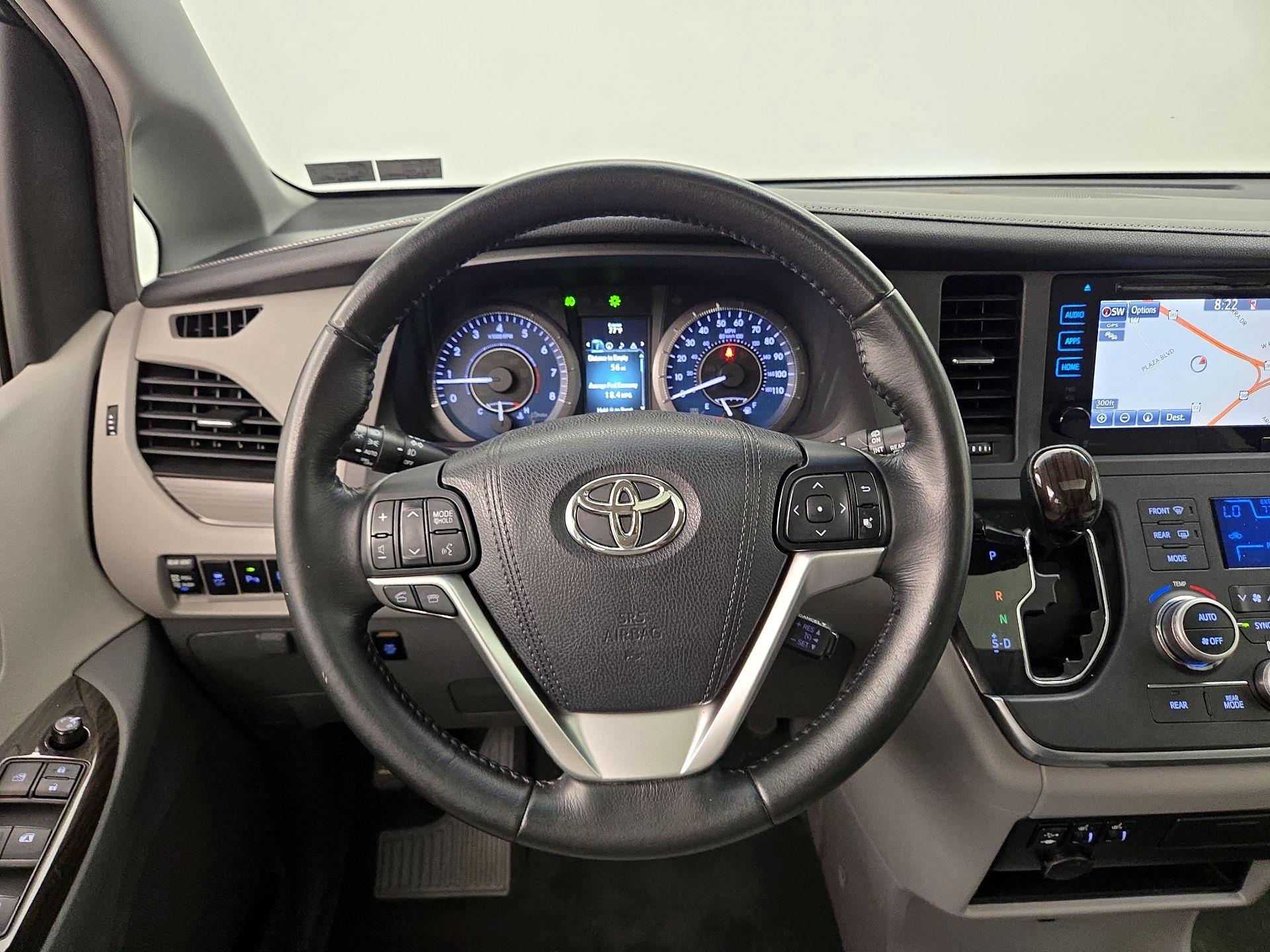 Thumbnail: 2015 Toyota Sienna - 10