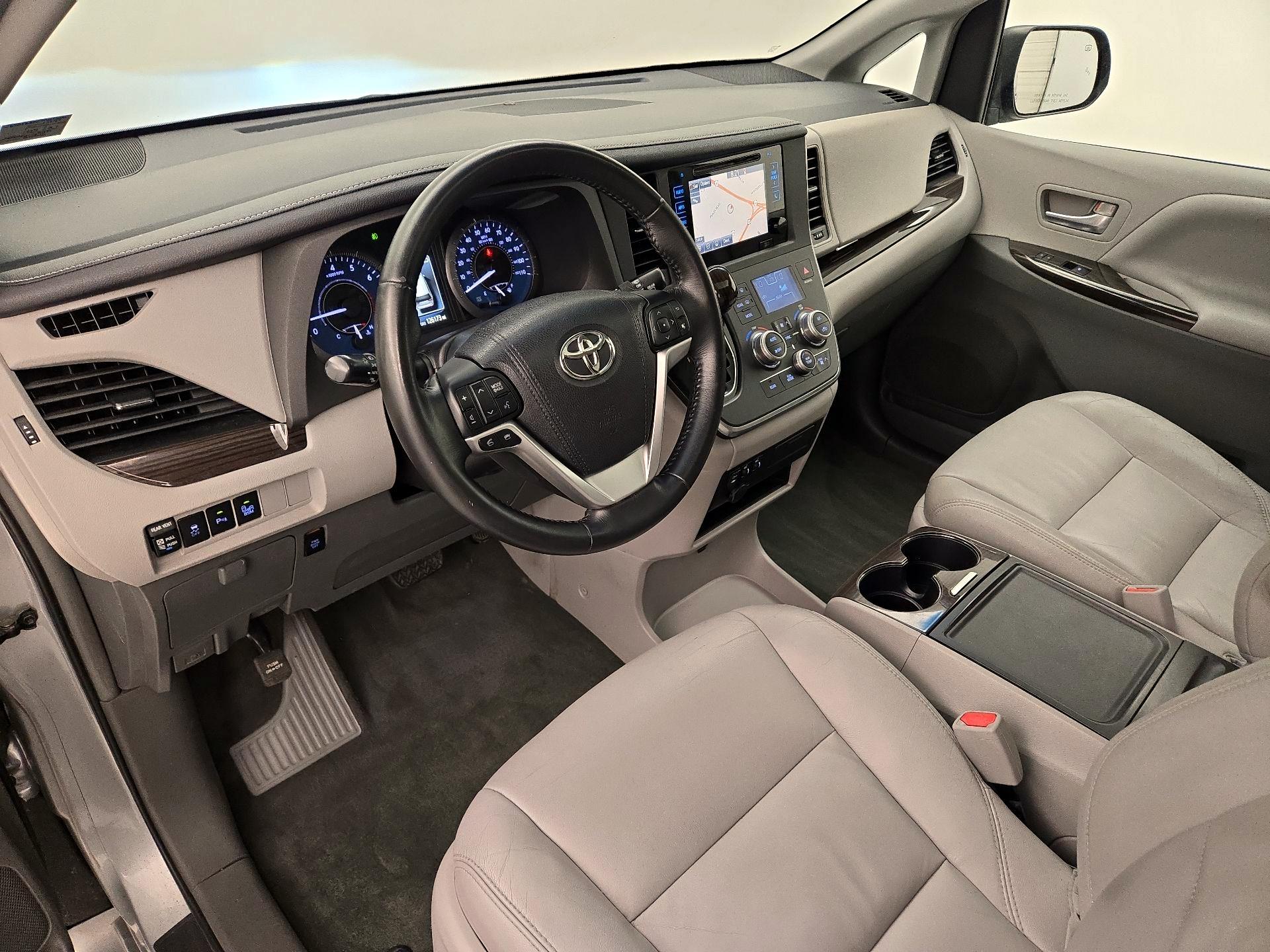 Thumbnail: 2015 Toyota Sienna - 11