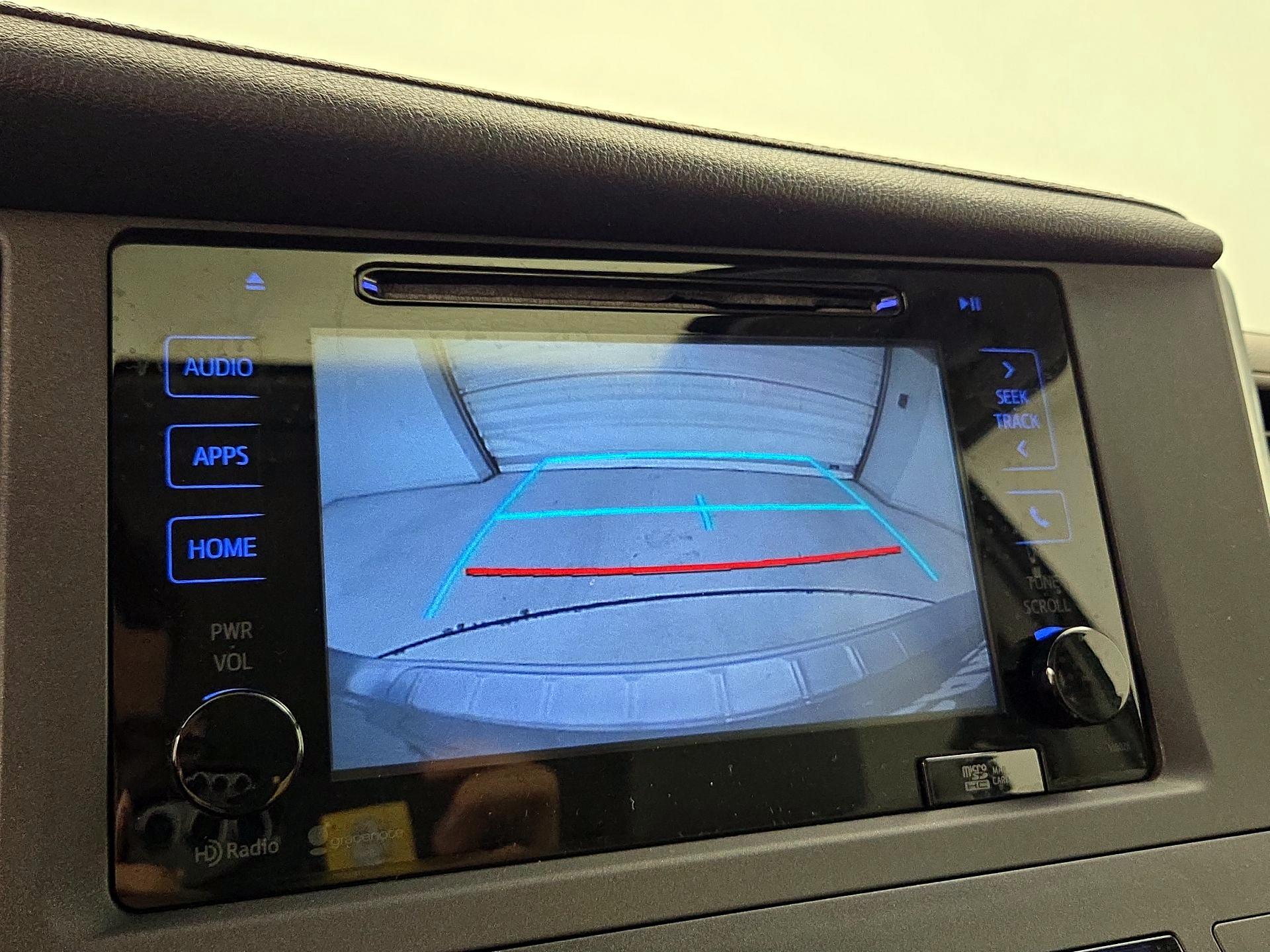 Thumbnail: 2015 Toyota Sienna - 15