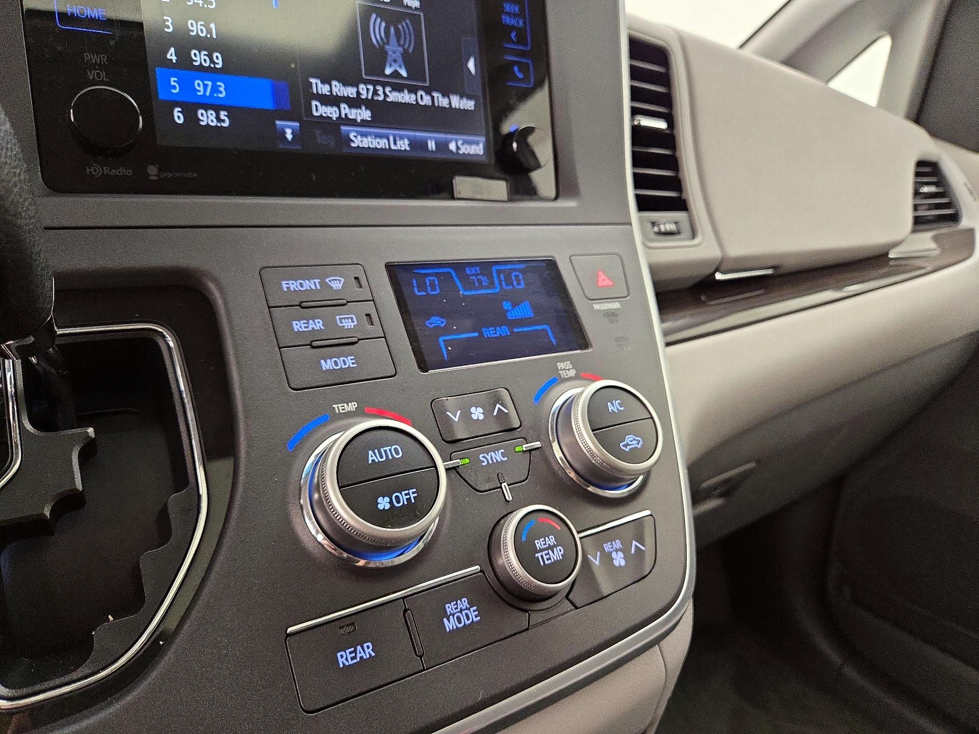 Thumbnail: 2015 Toyota Sienna - 17