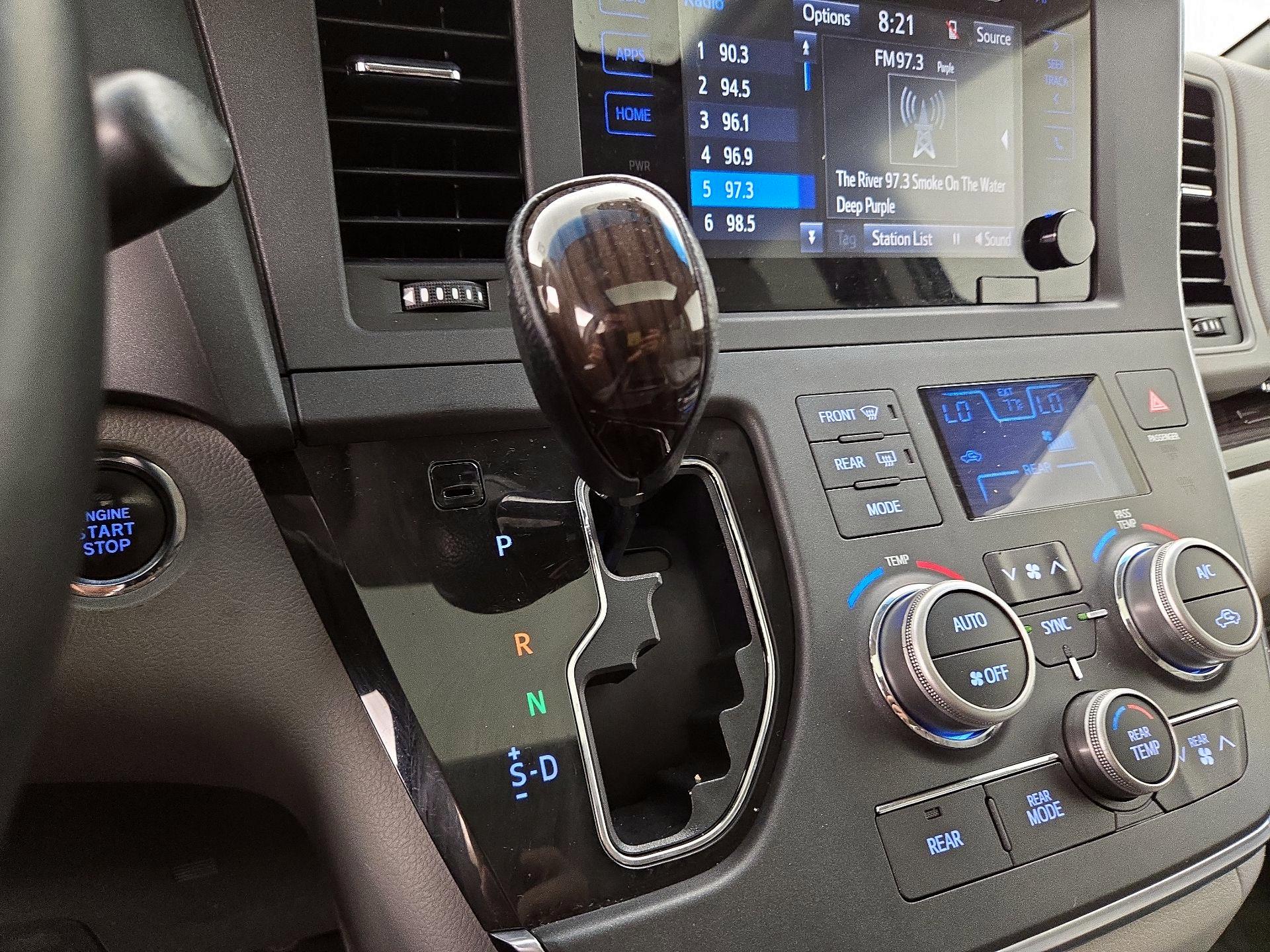 Thumbnail: 2015 Toyota Sienna - 18