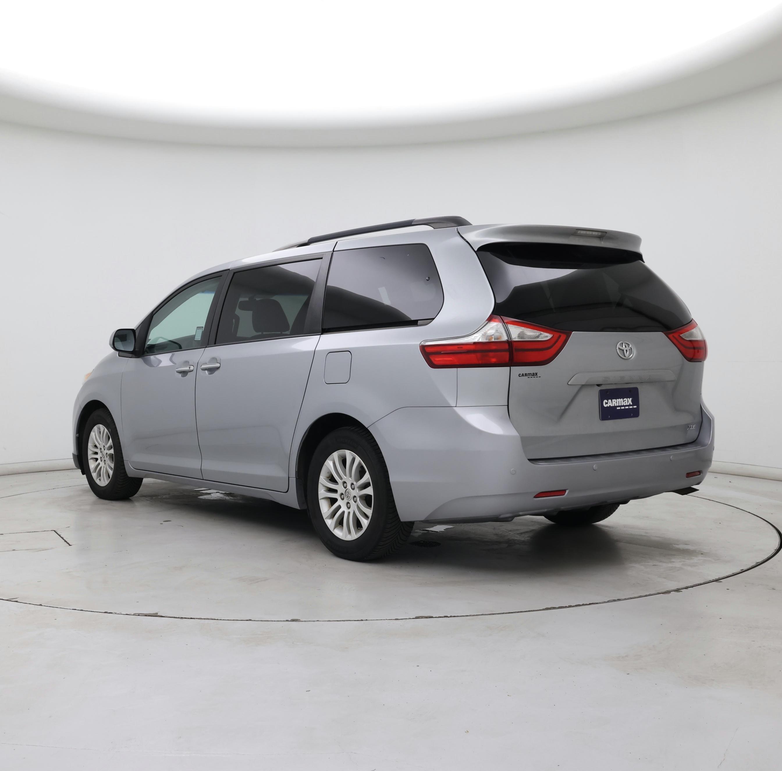 Thumbnail: 2015 Toyota Sienna - 2