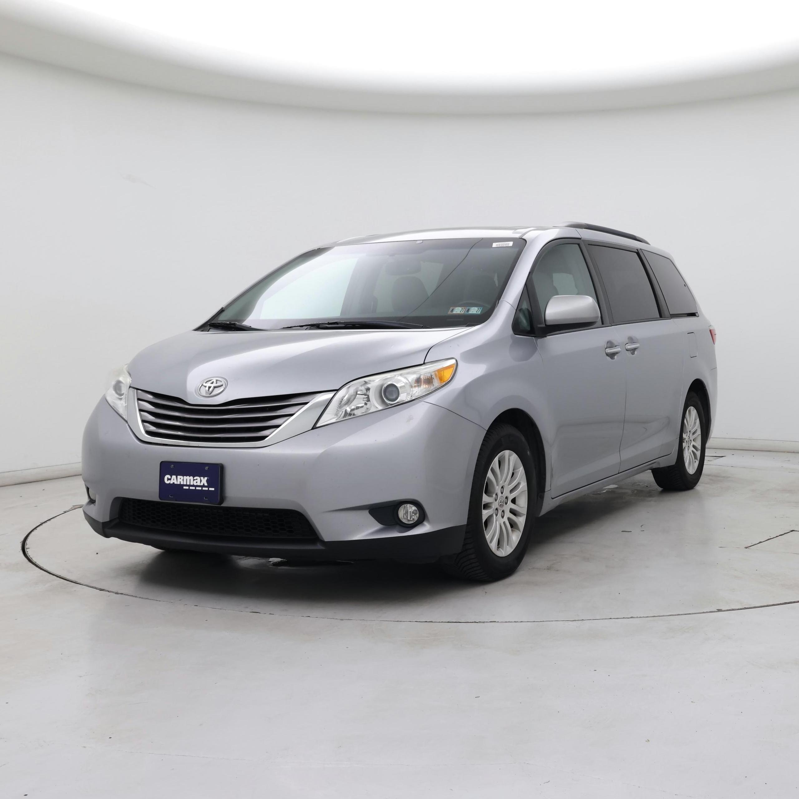 Thumbnail: 2015 Toyota Sienna - 4