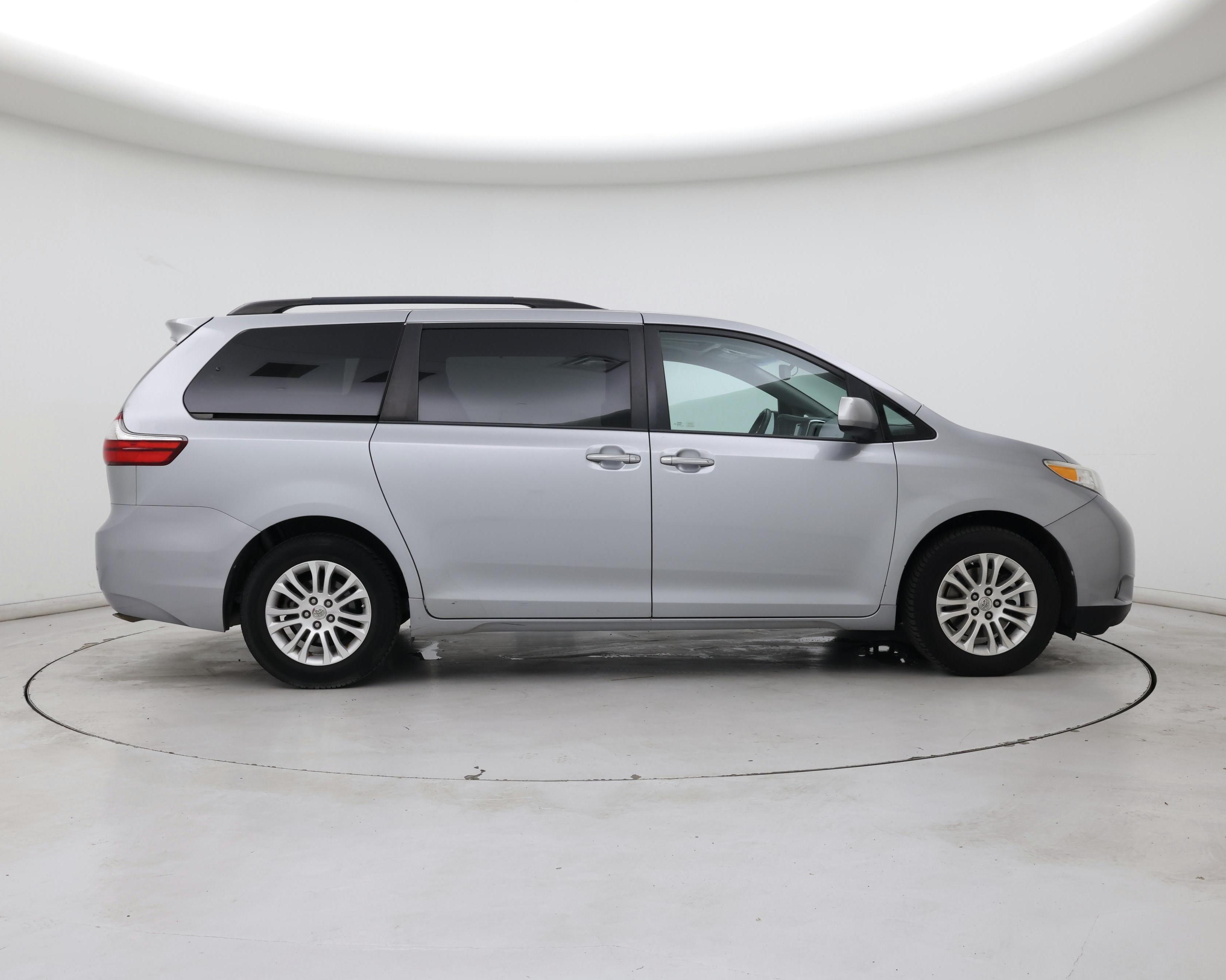 Thumbnail: 2015 Toyota Sienna - 7