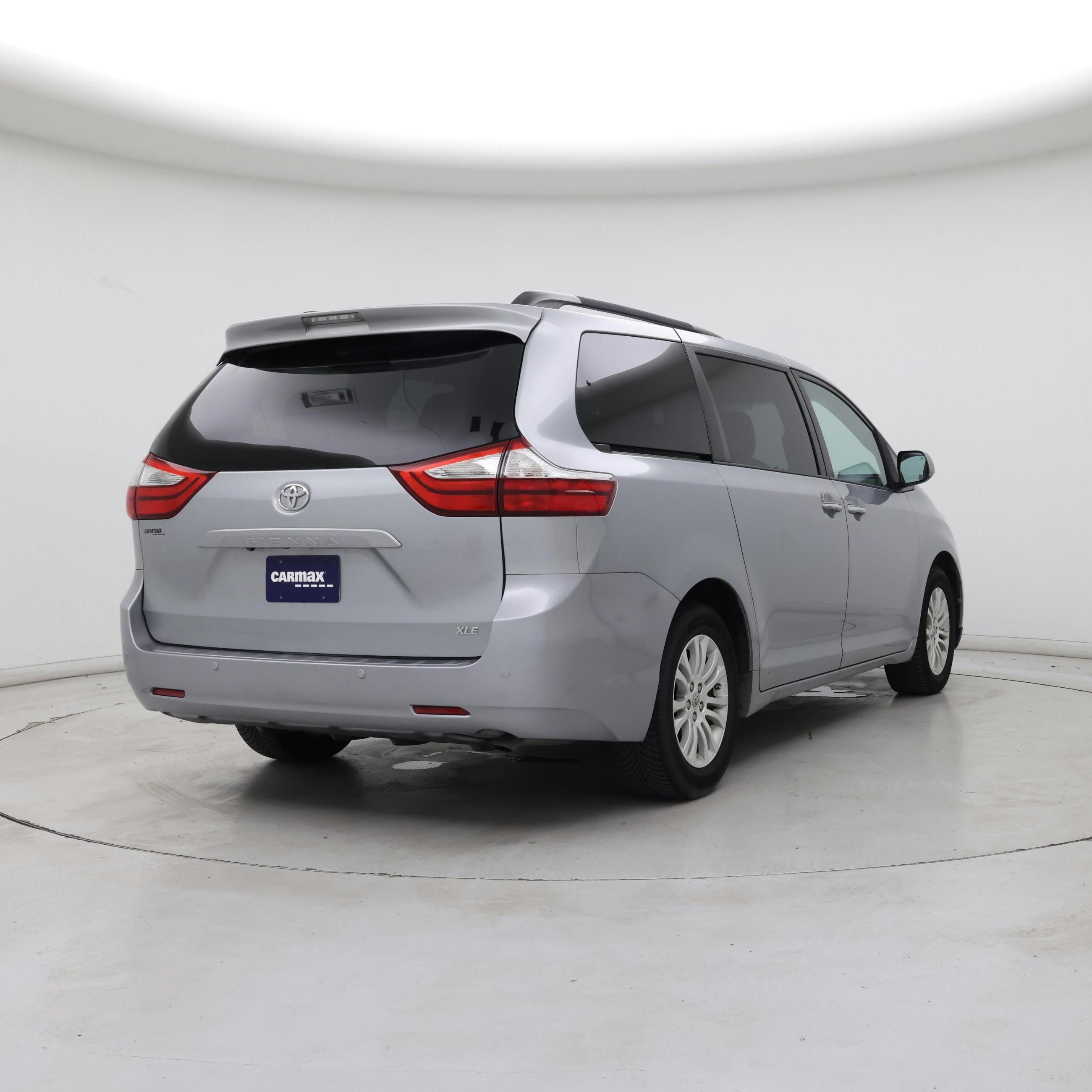 Thumbnail: 2015 Toyota Sienna - 8