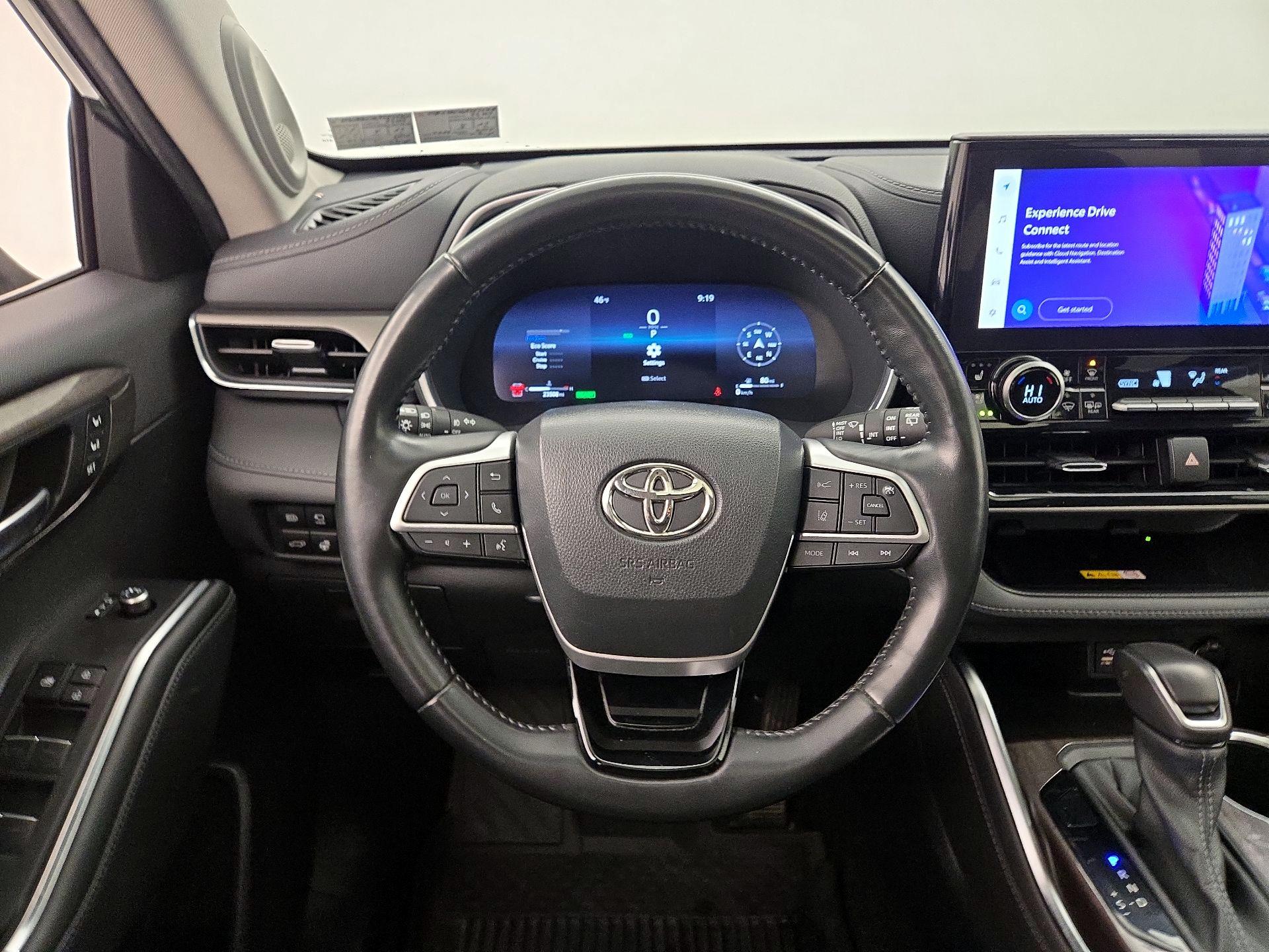 Thumbnail: 2023 Toyota Highlander - 10