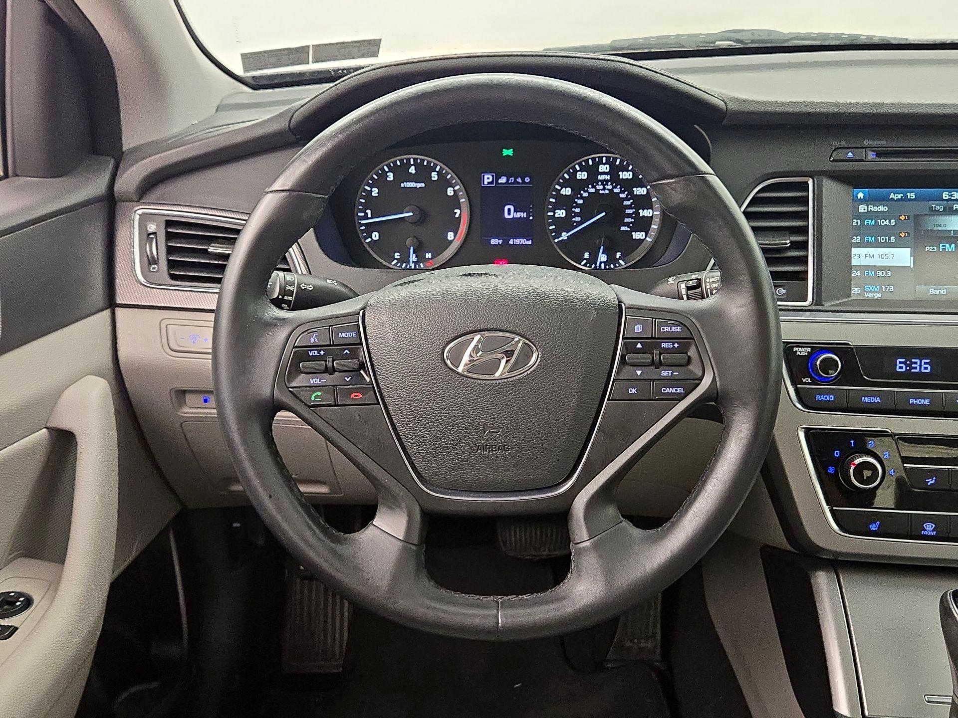 Thumbnail: 2016 Hyundai Sonata - 10