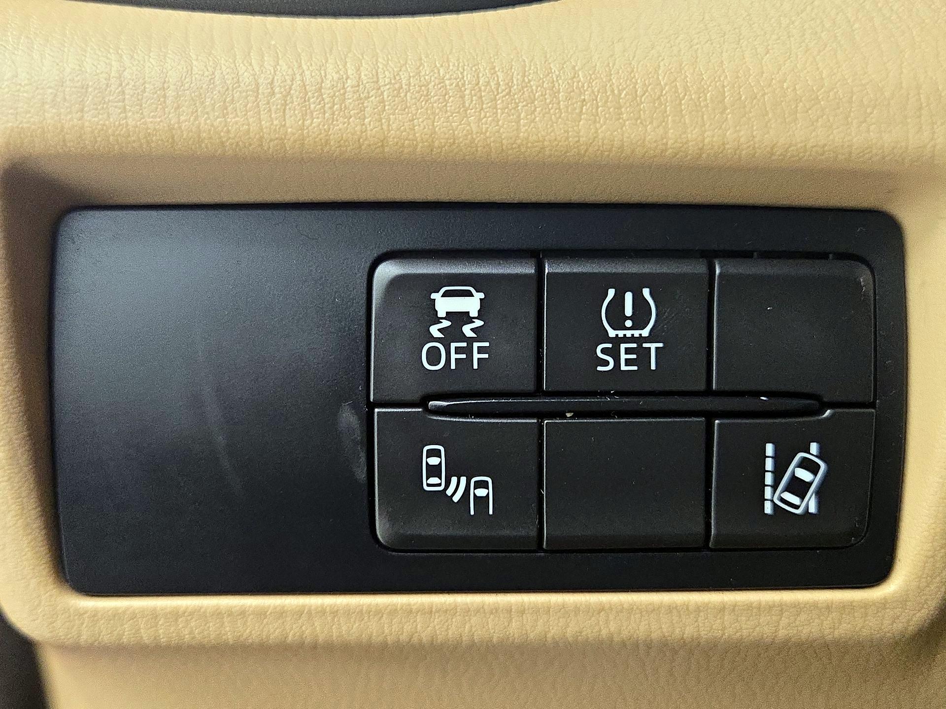 Thumbnail: 2016 Mazda MX-5 Miata - 13