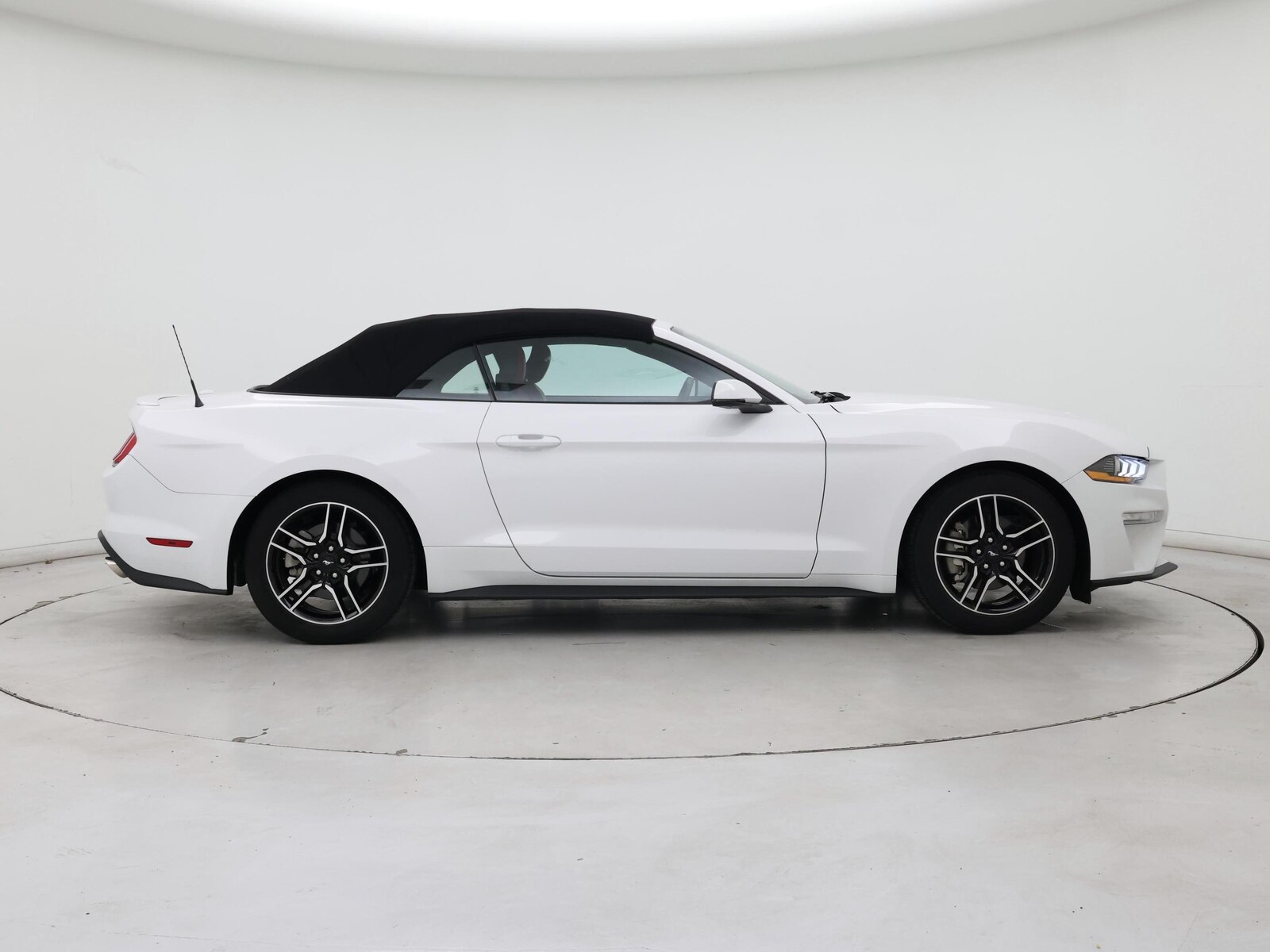 2022 Ford Mustang EcoBoost Premium - Photo 8